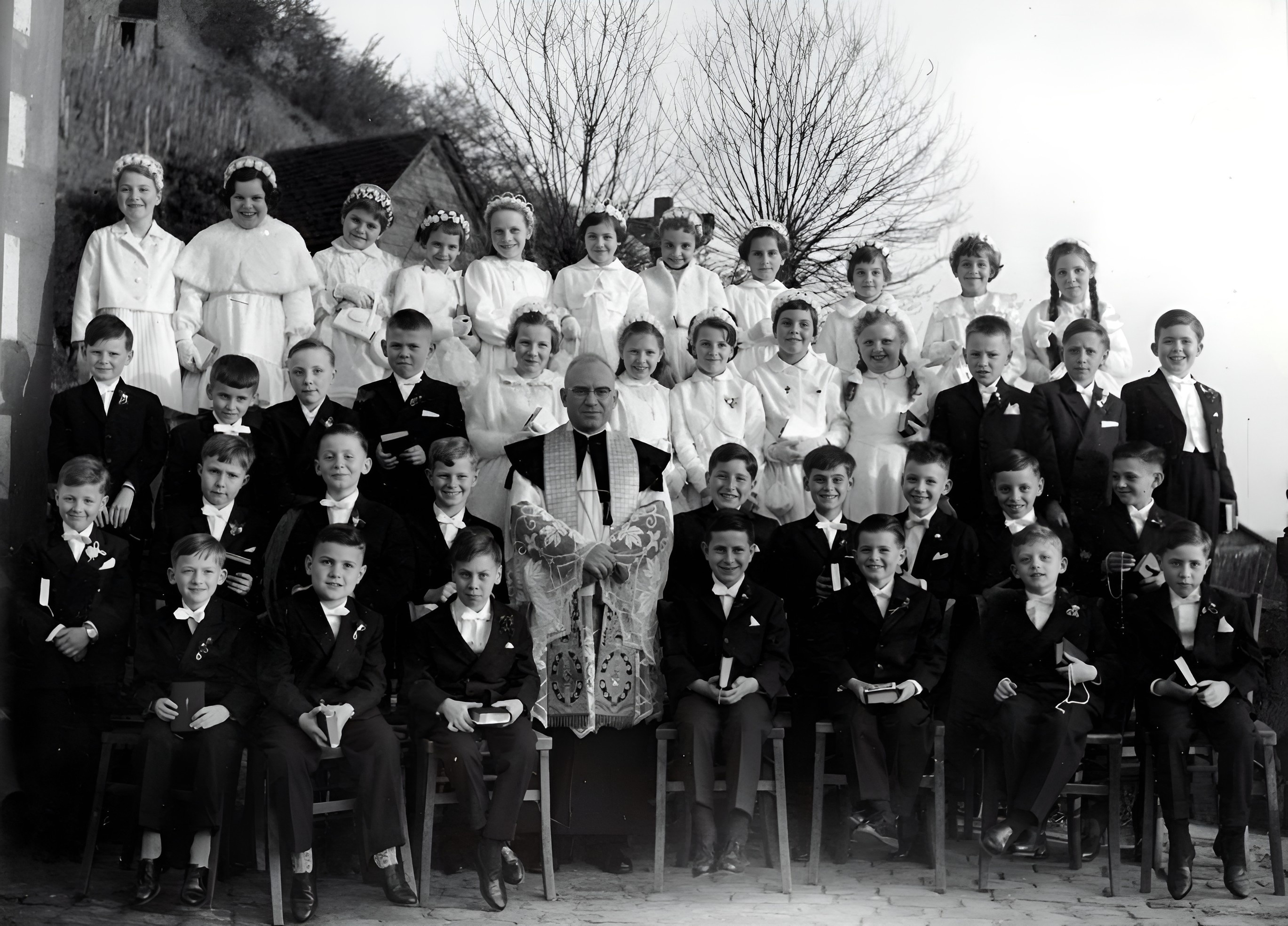 Gruppenfoto nach der ersten Heiligen Kommunion 1960