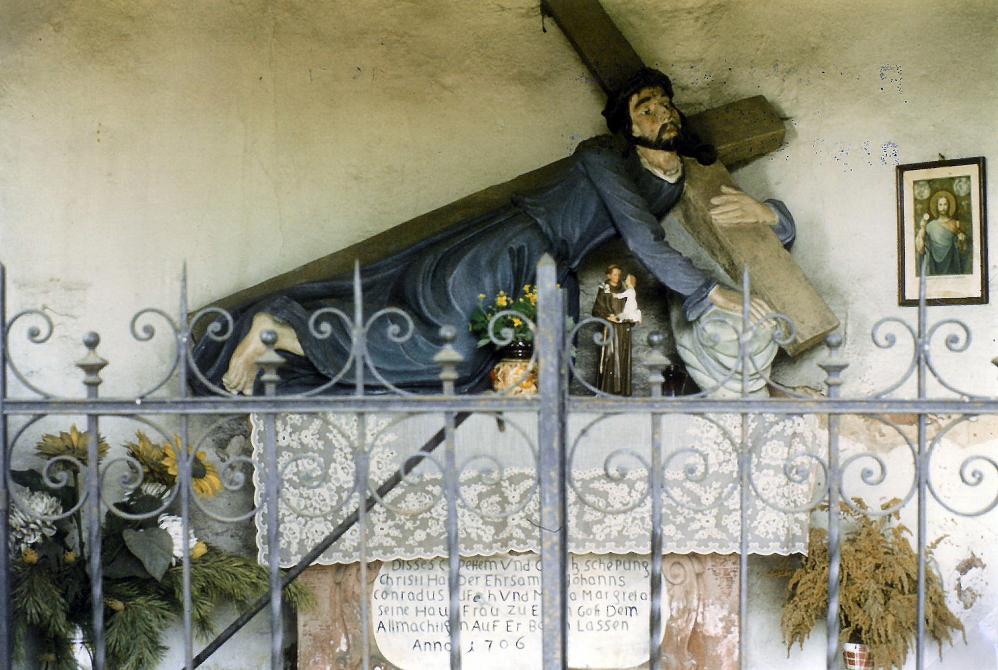 Der Kreuzschlepper in der Wegekapelle 1984