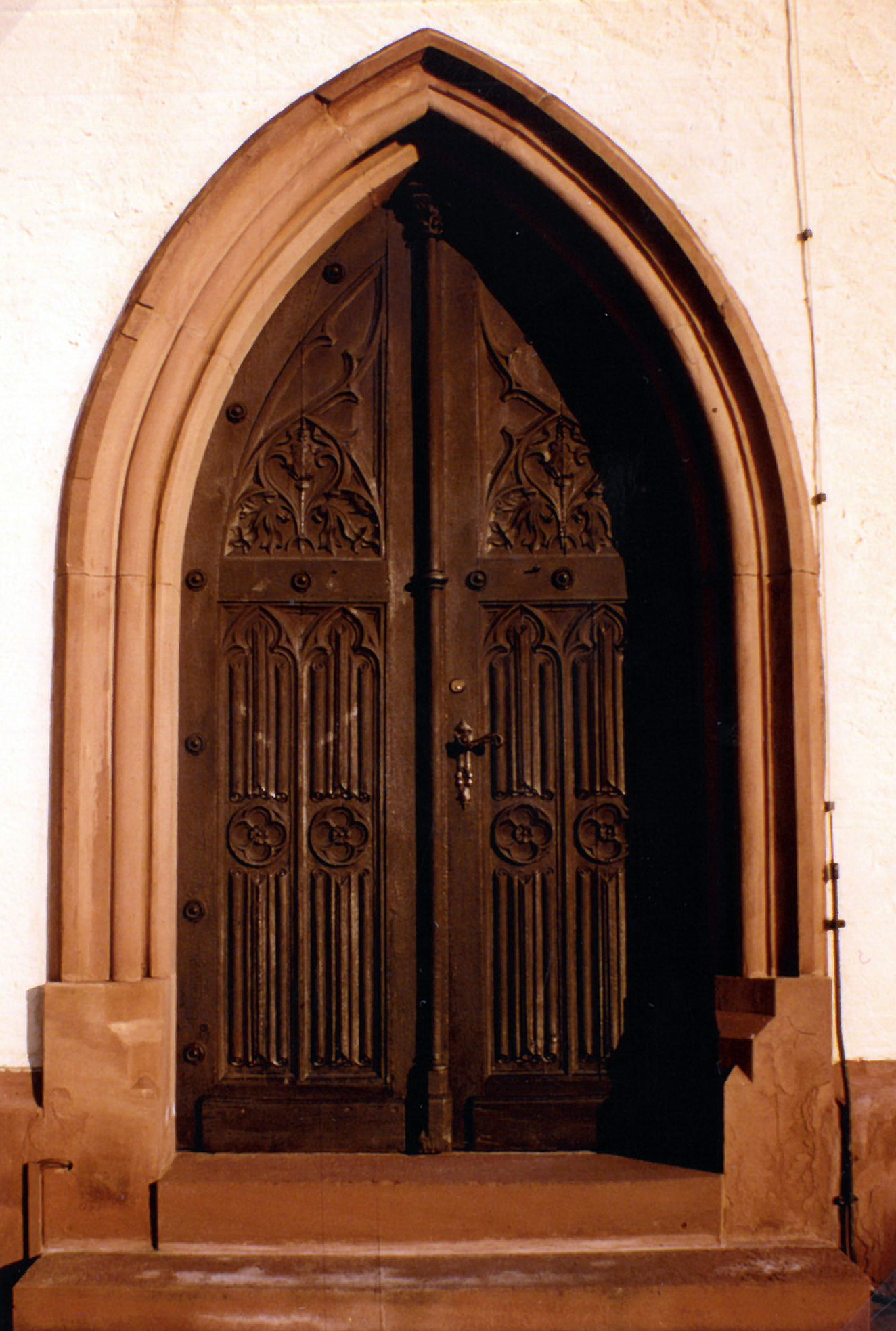 Das Seitenportal der Pfarrkirche St. Pankratius