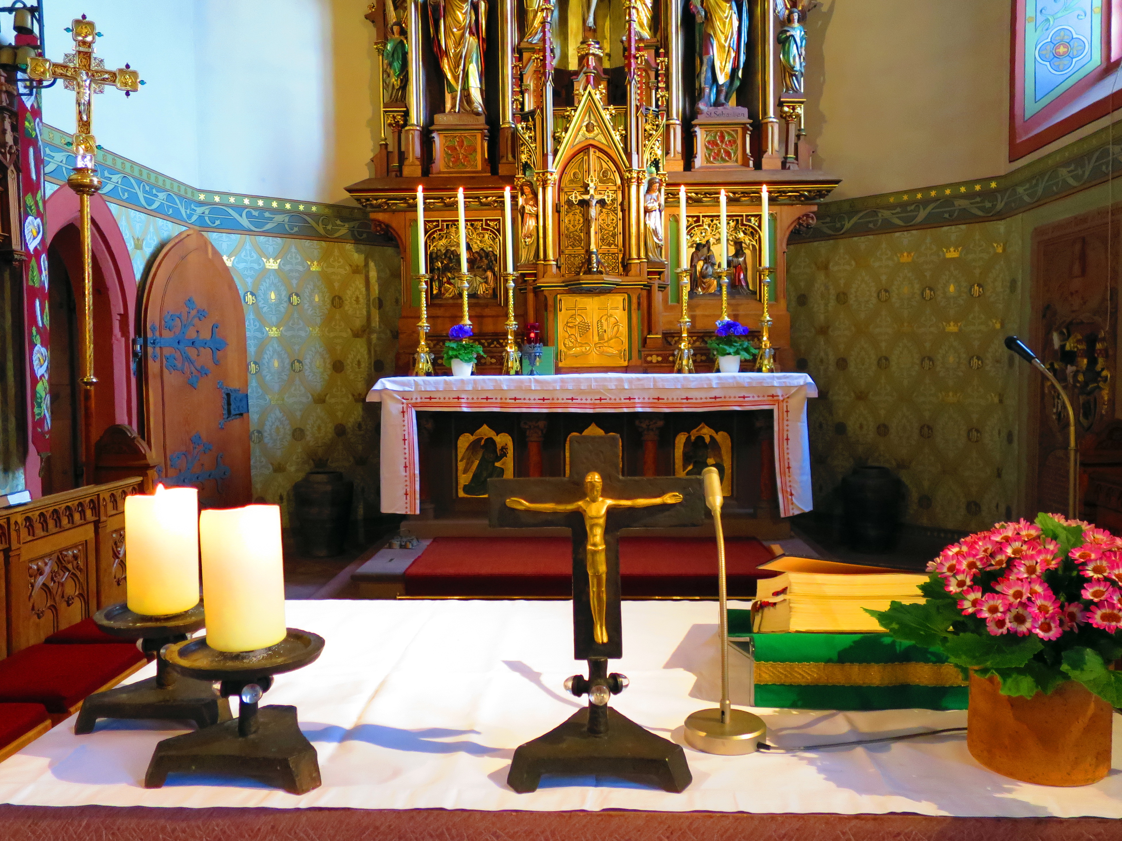 Volksaltar und Hochaltar