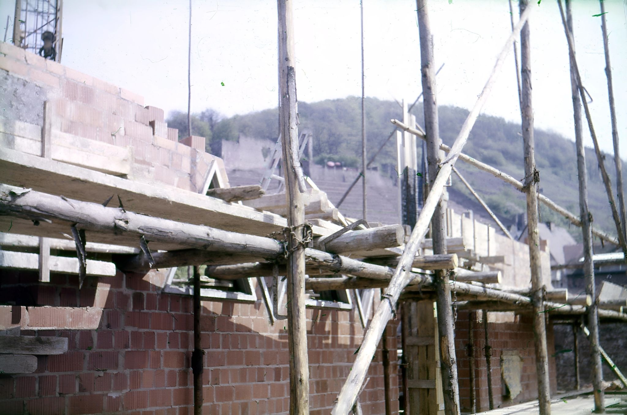 Bau des Hauptgebäudes