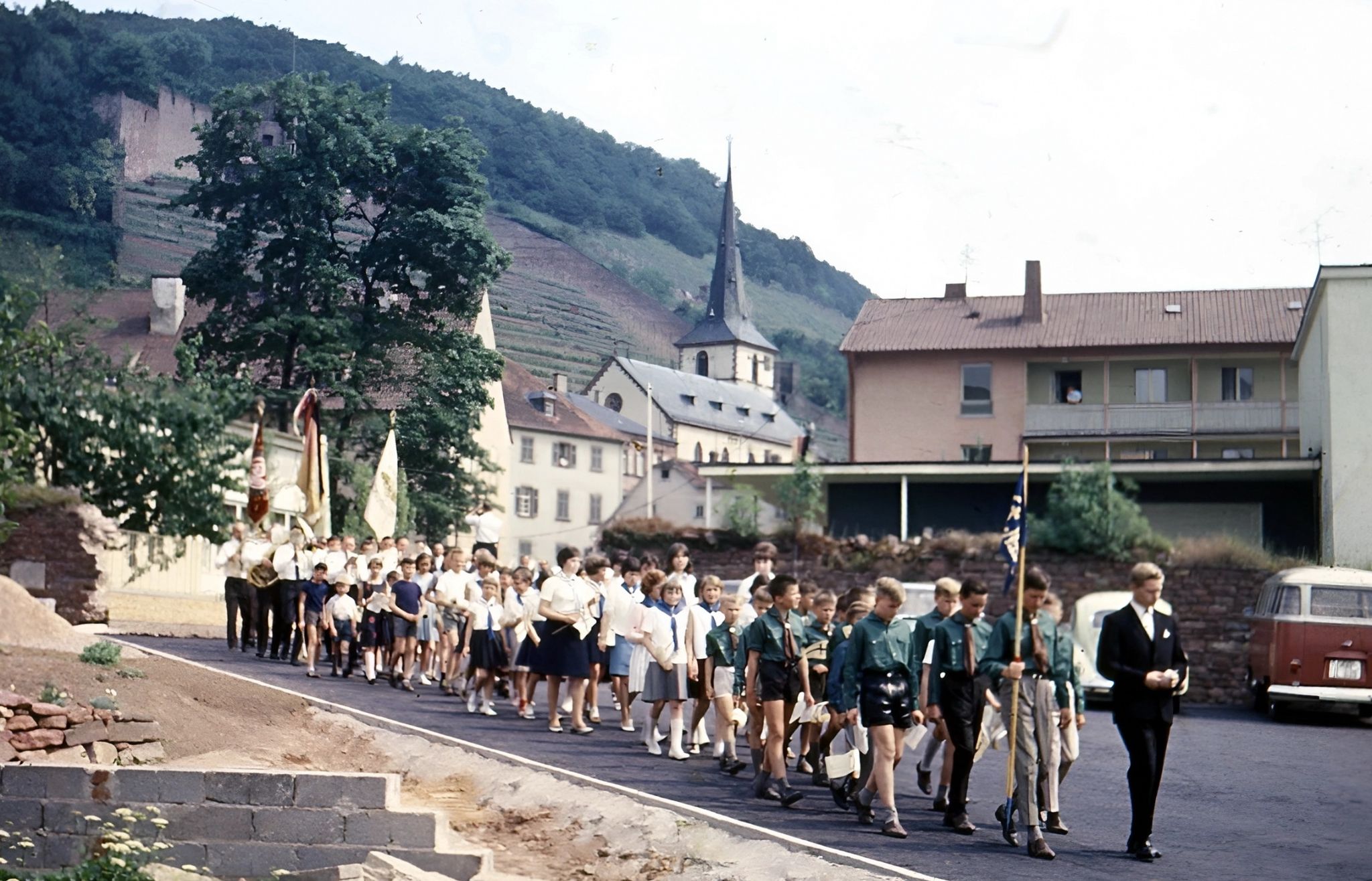 Prozession zur neuen Kirche