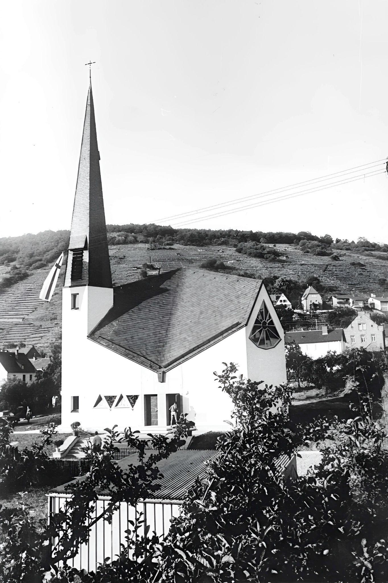 Die neue Trinitatiskirche im Jahr 1966