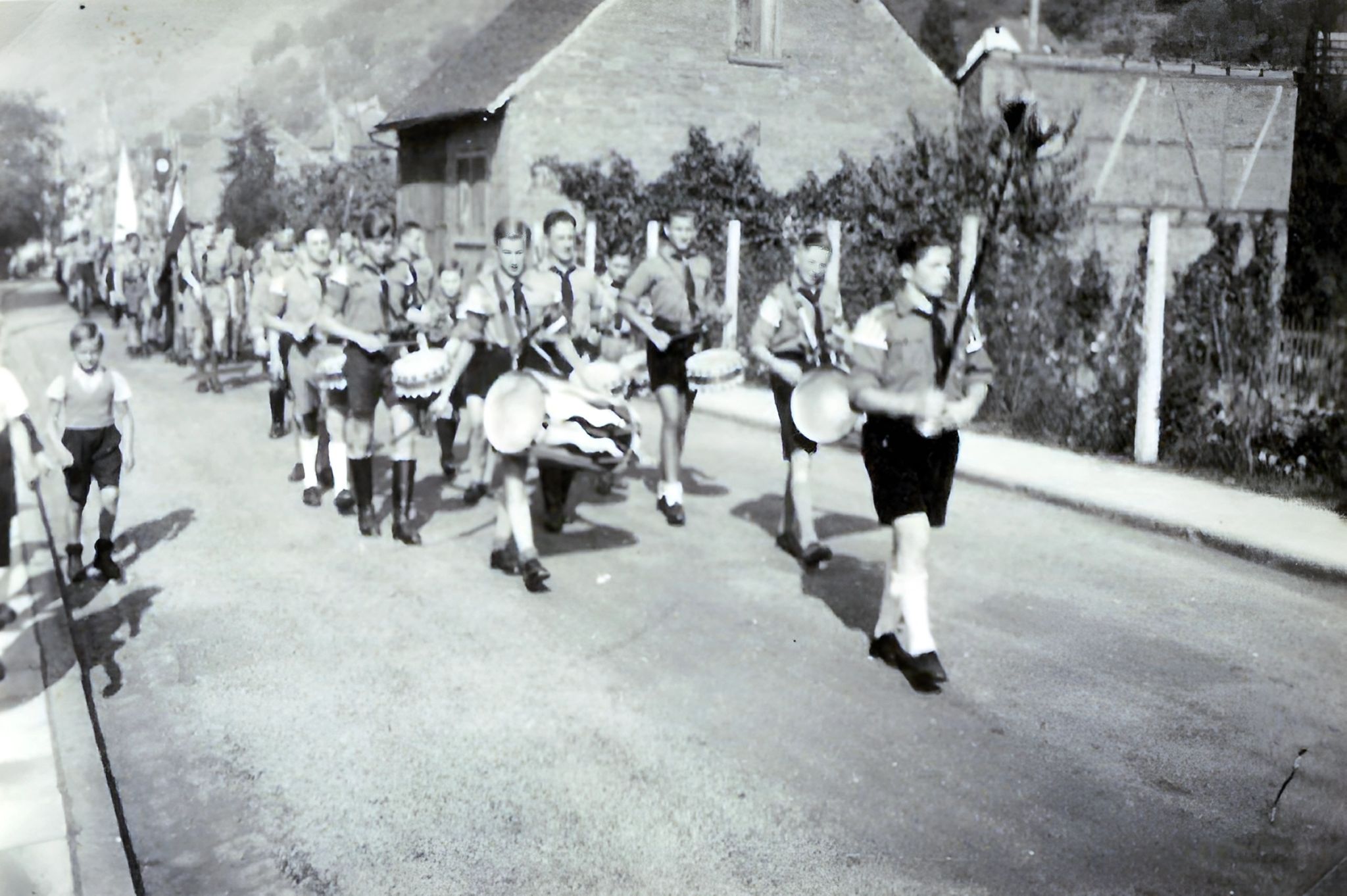 Arbeitsmaiden beim Erntedank-Umzug in der Wilhelmstraße 1937