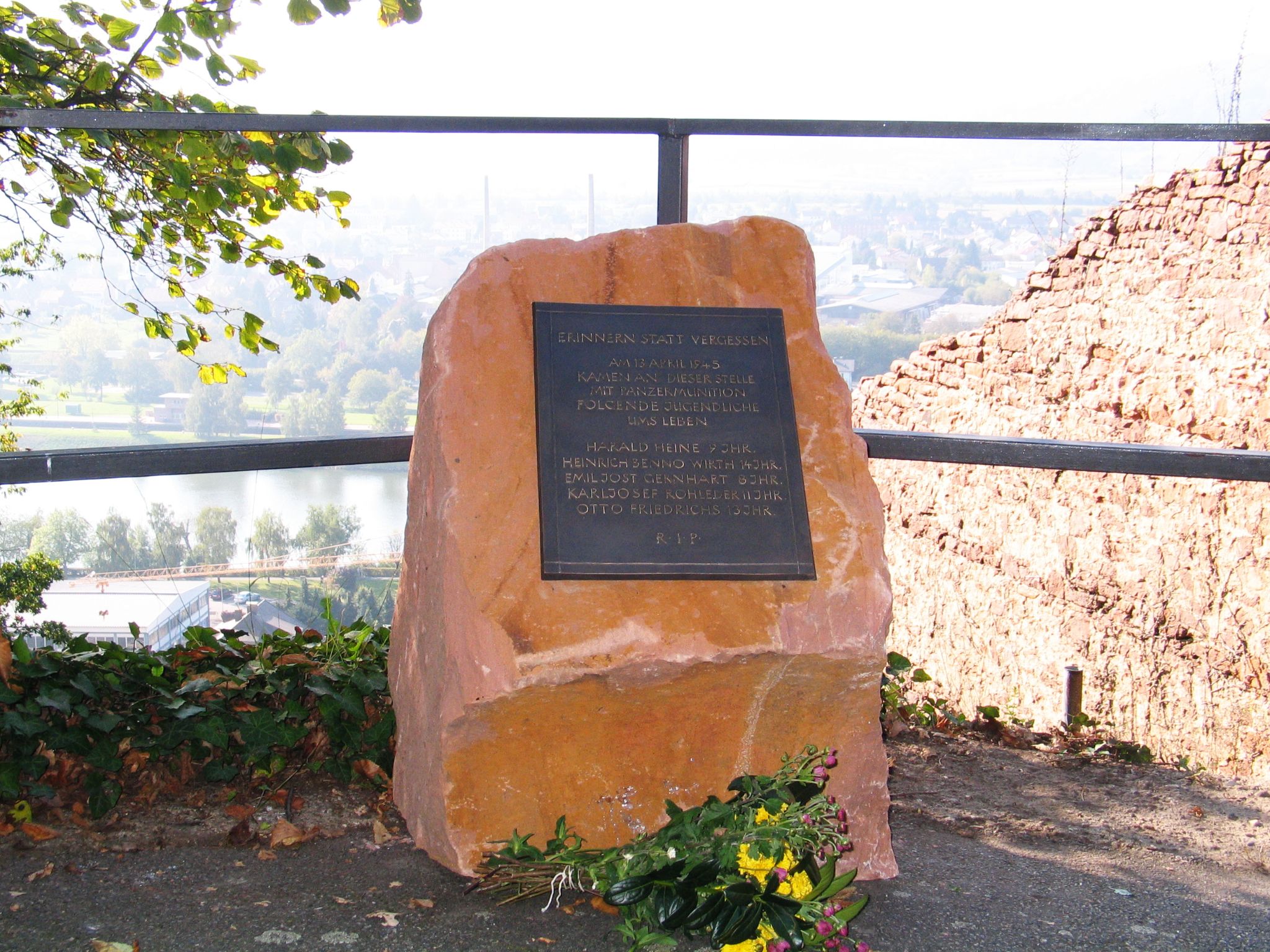 Die Gedenktafel auf der Clingenburg