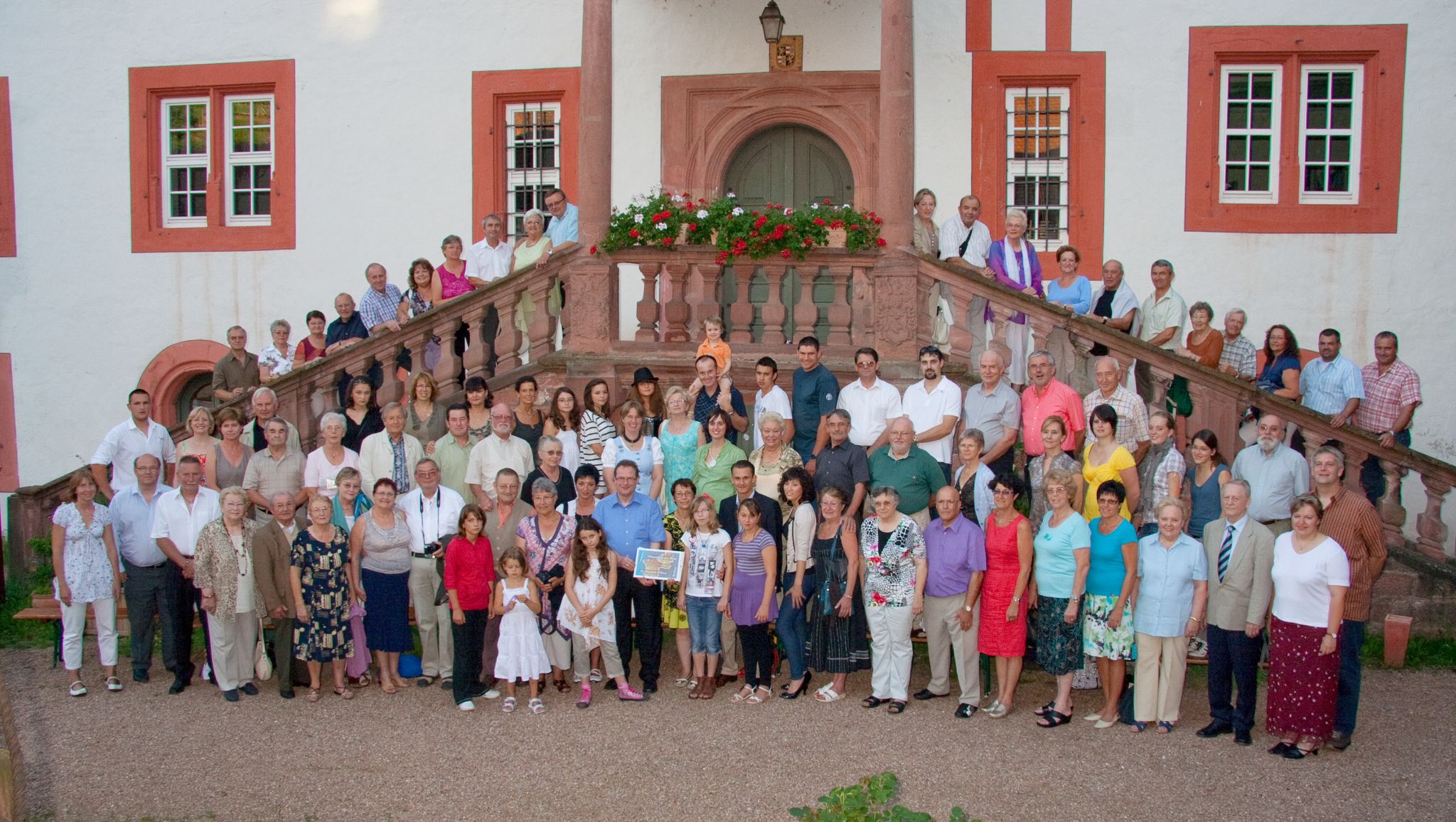 Gruppenfoto anl. 30 Jahre Partnerschaft mit St. Laurent d'Arce