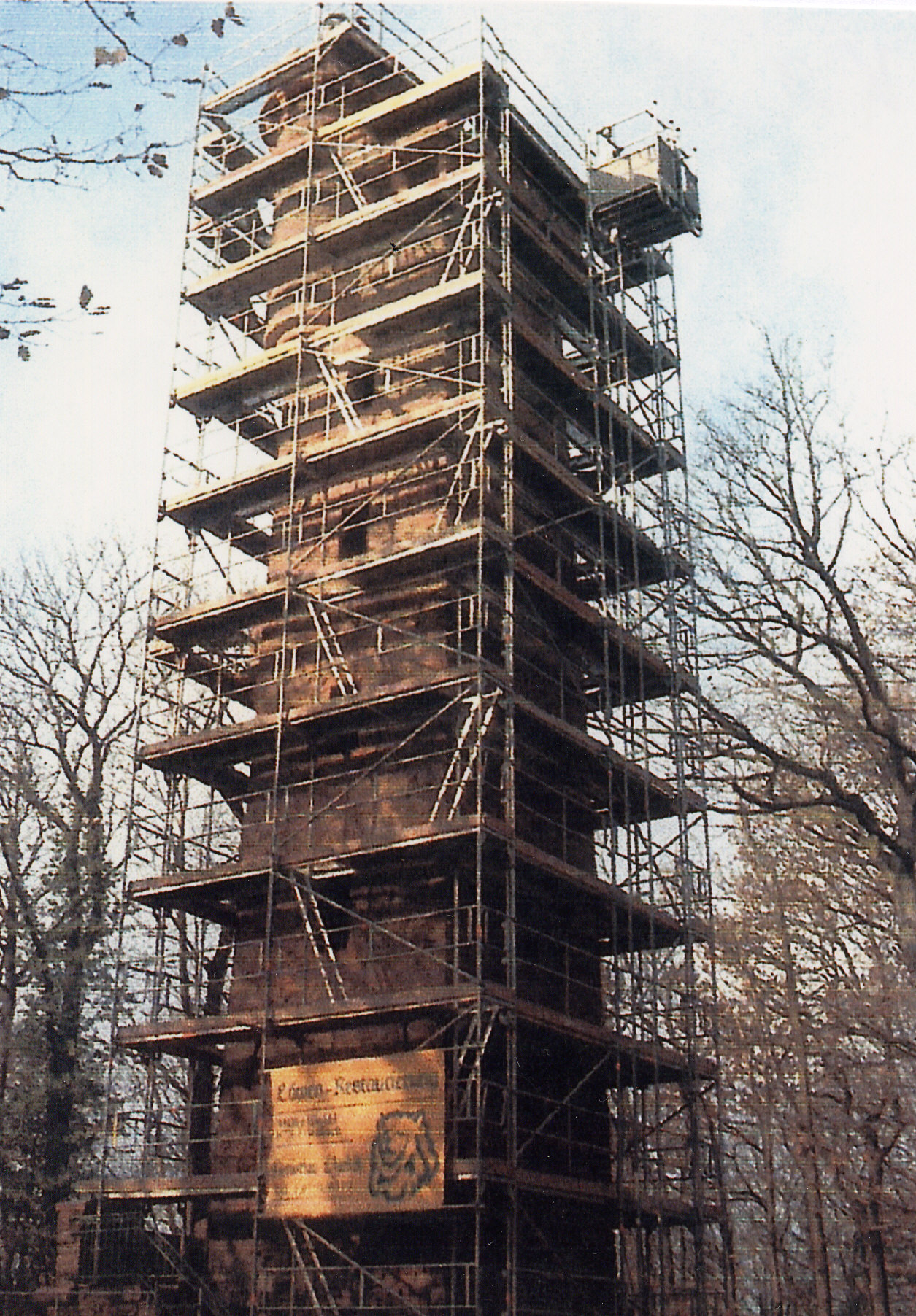 Der Turm wird im Jahr 2002 runderneuert