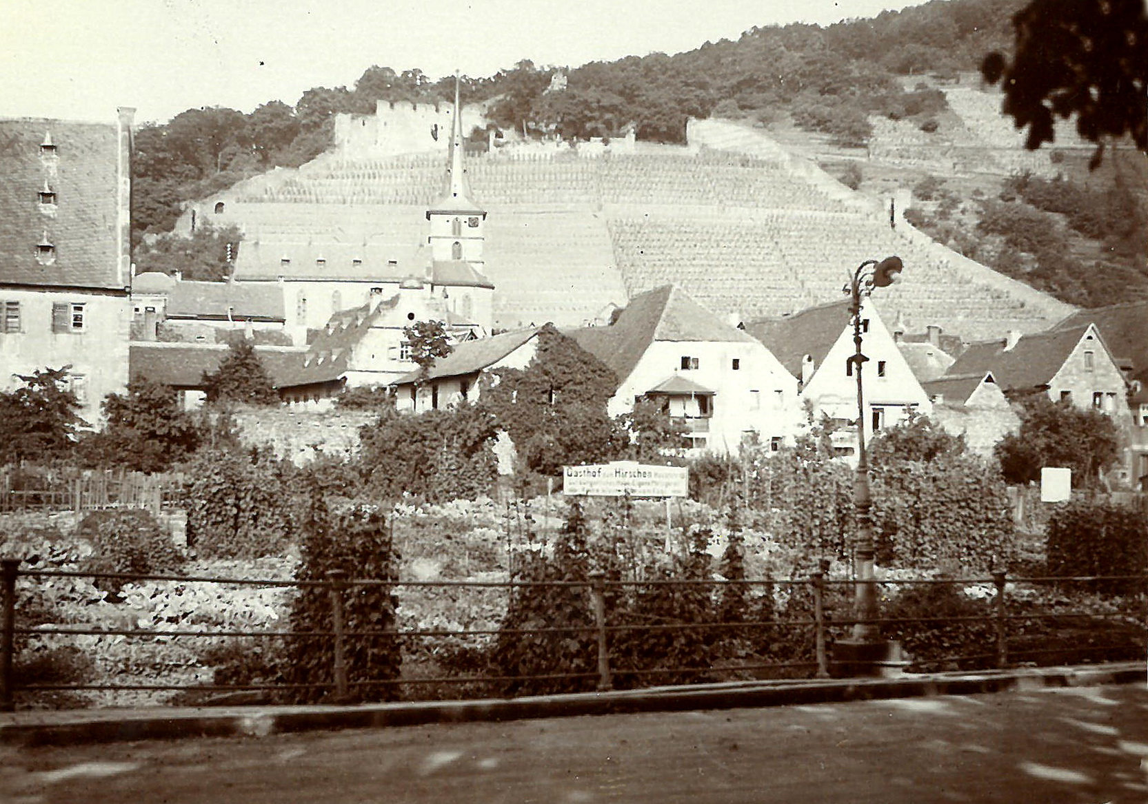 Gesamtansicht mit Blick auf den Mairhofschen Garten um 1935