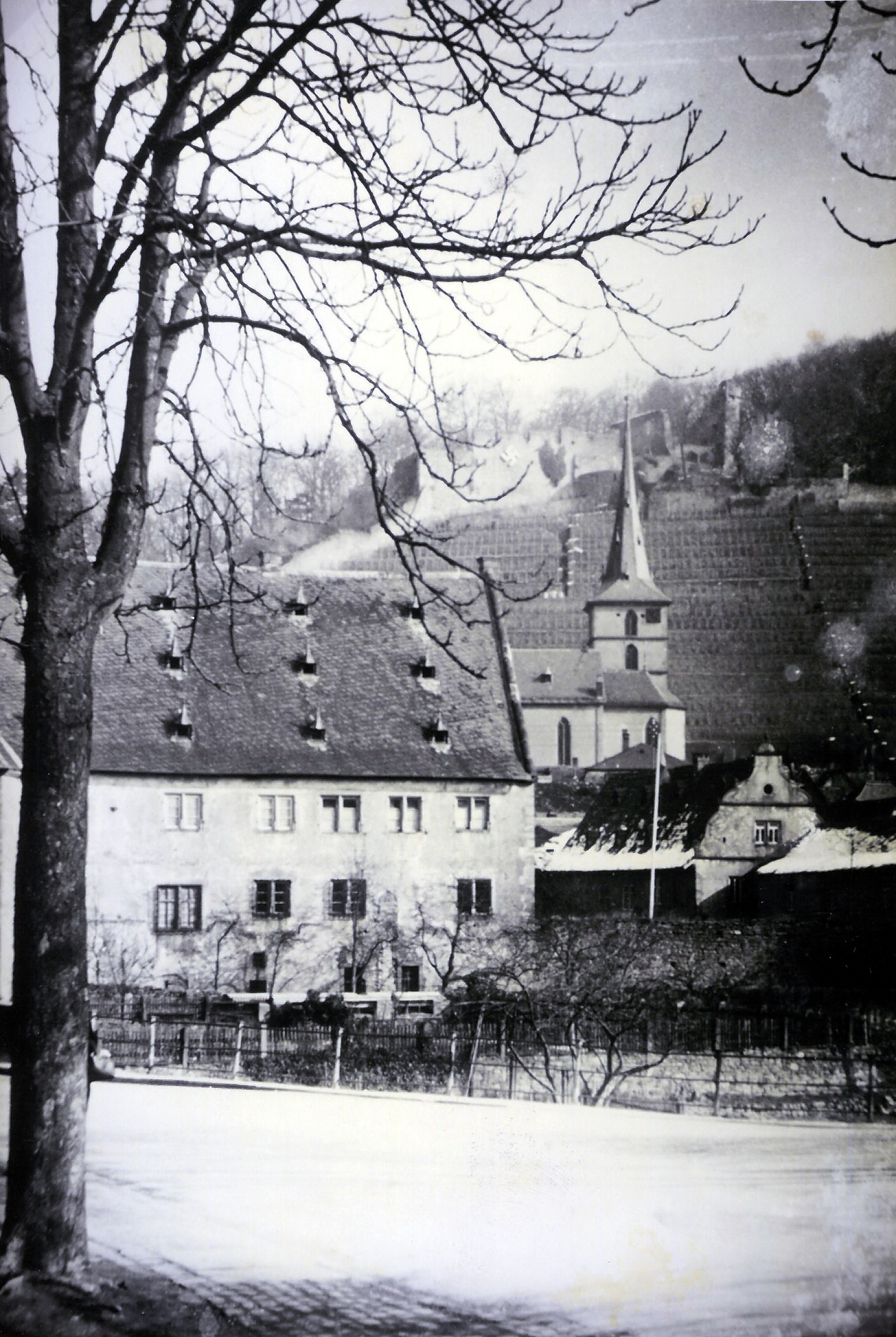 Blick auf Schloss, Kirche und Burg um 1939