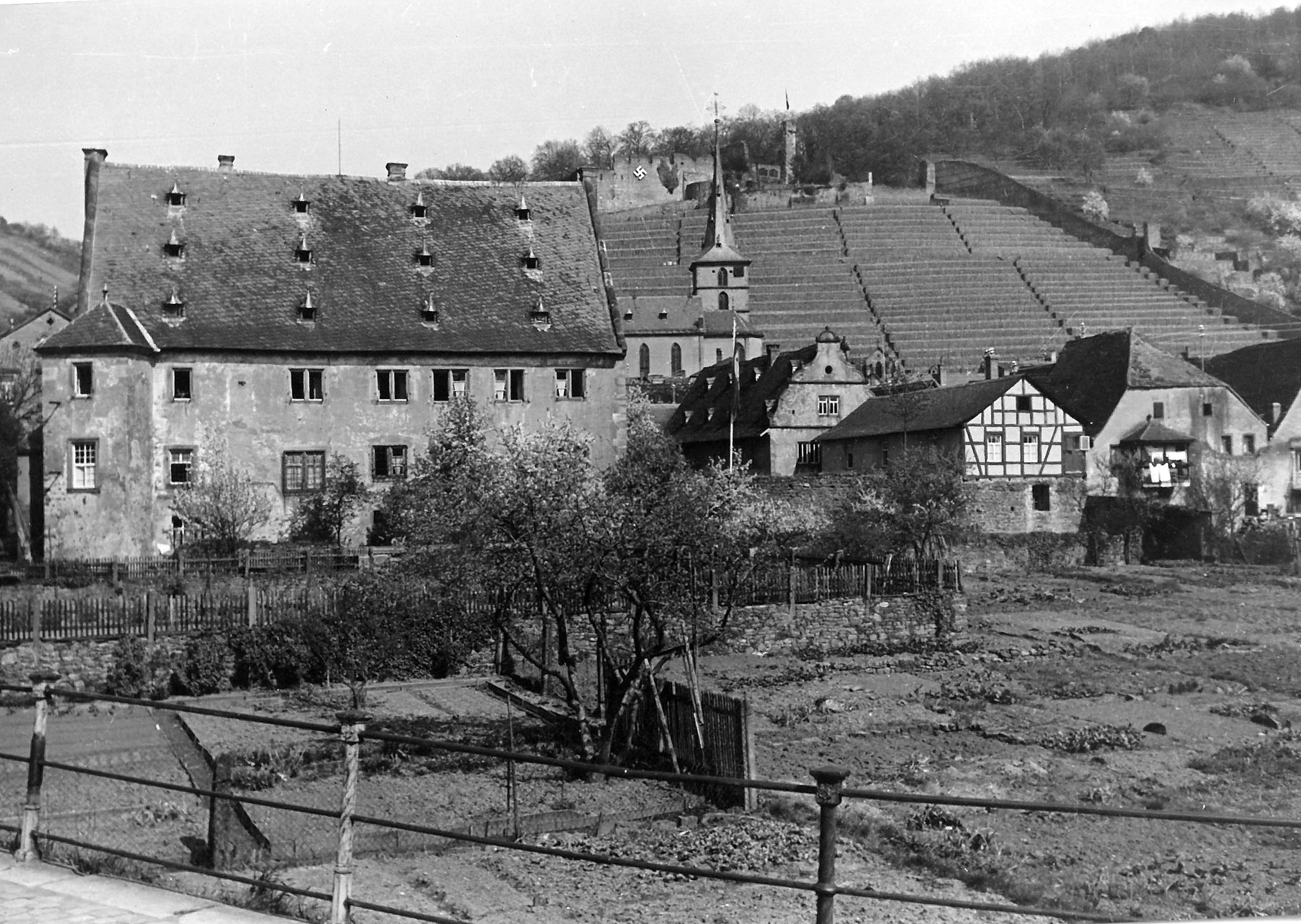 Blick auf Schloss, Kirche und Burg um 1939
