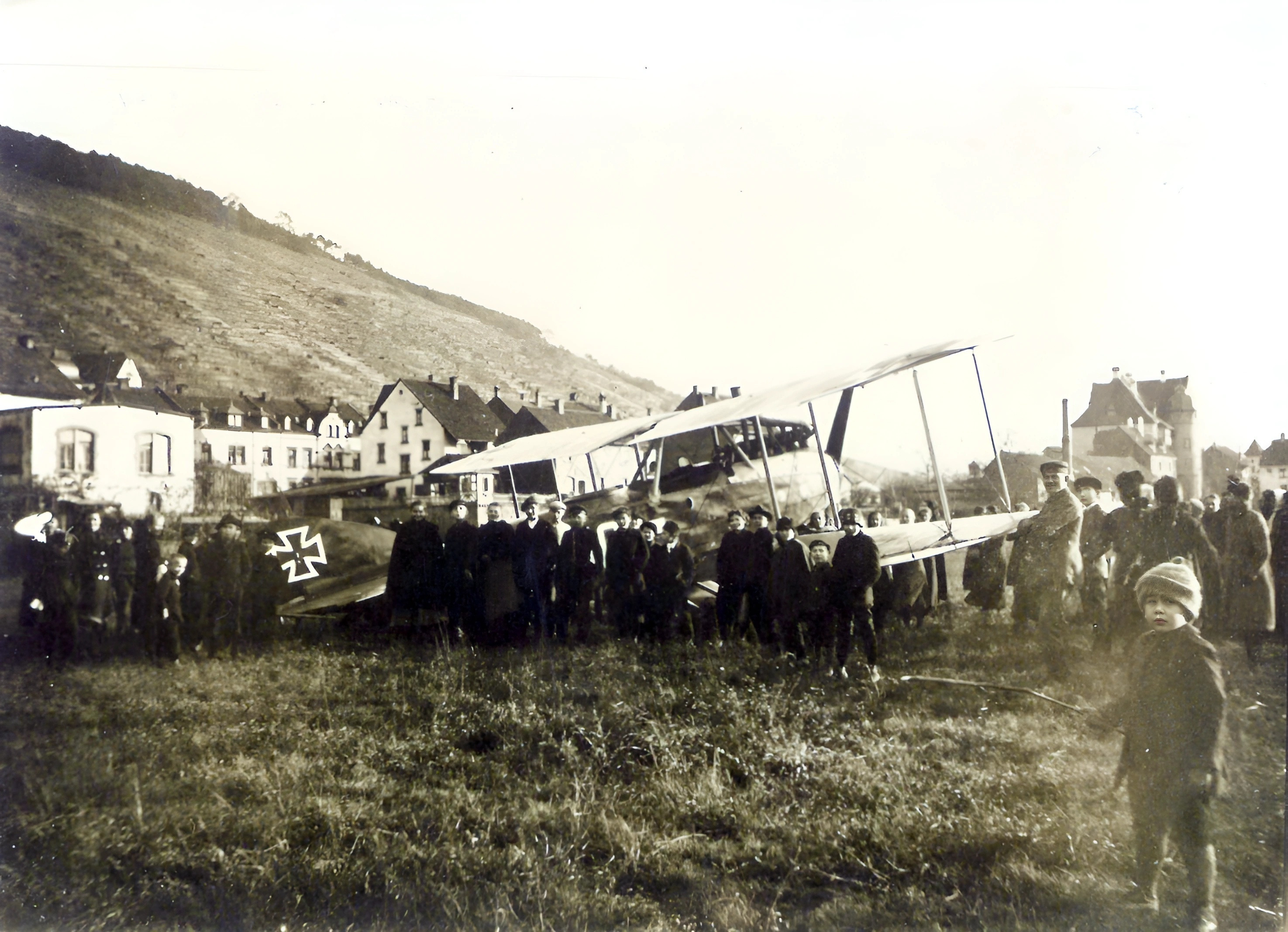 Landung von Pilot Otto Wolz auf dem Maindamm 1916