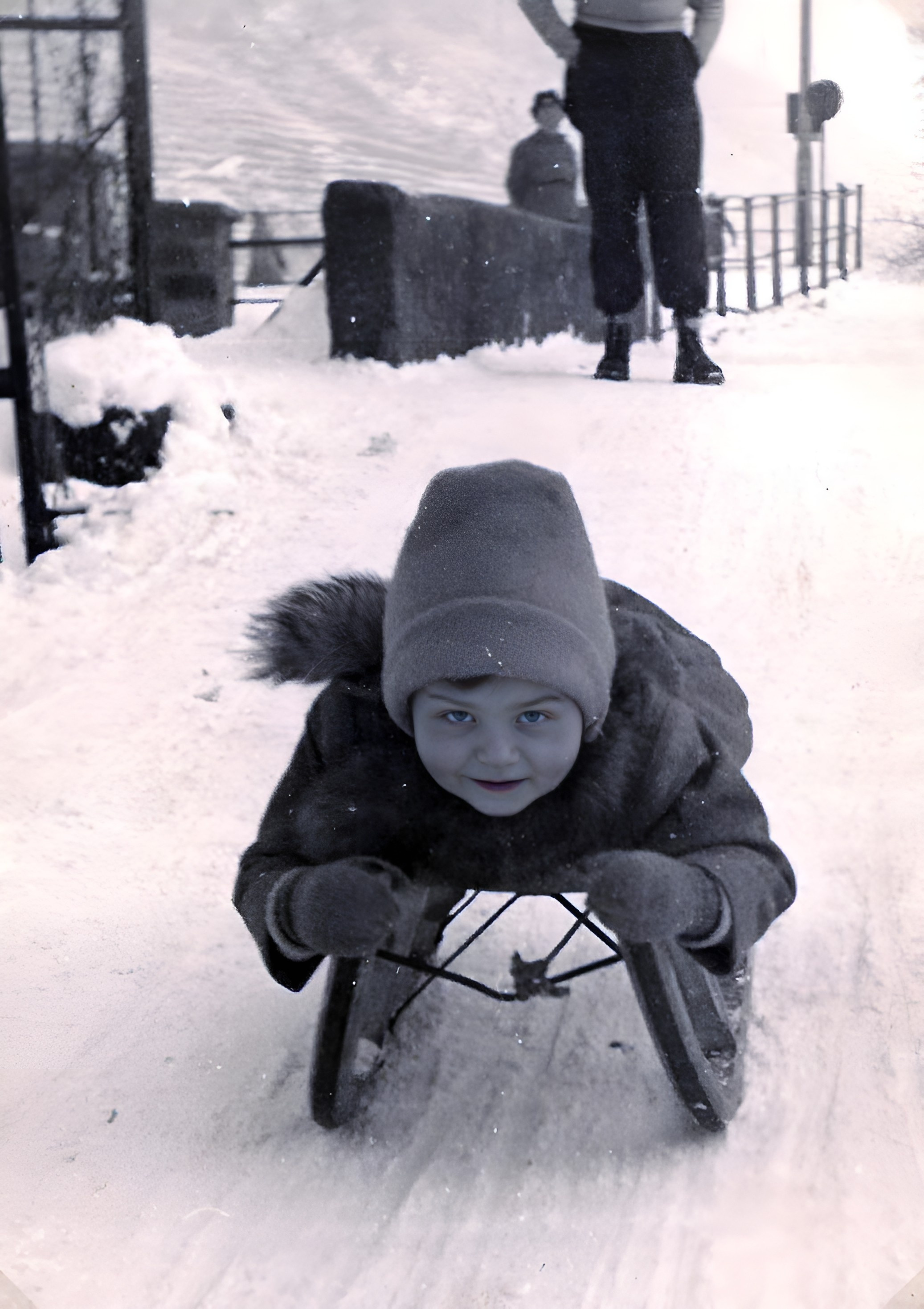 Schlittenfahren auf dem Maindamm 1957