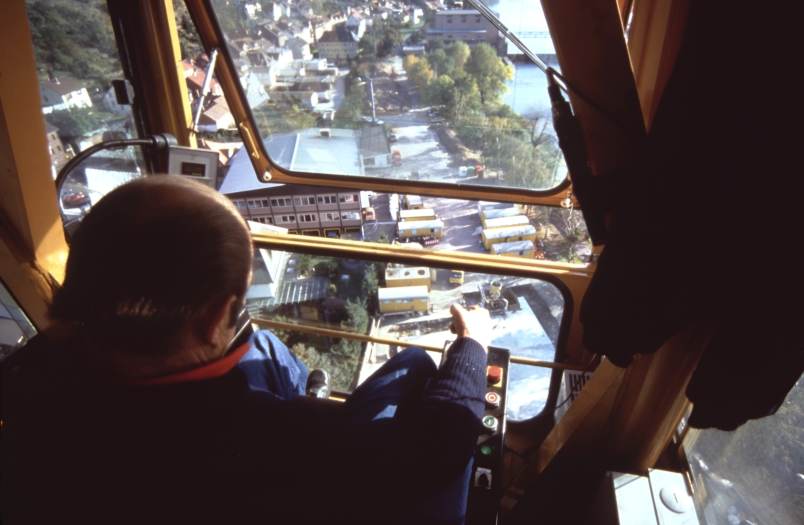 In der Führerkanzel des Krans