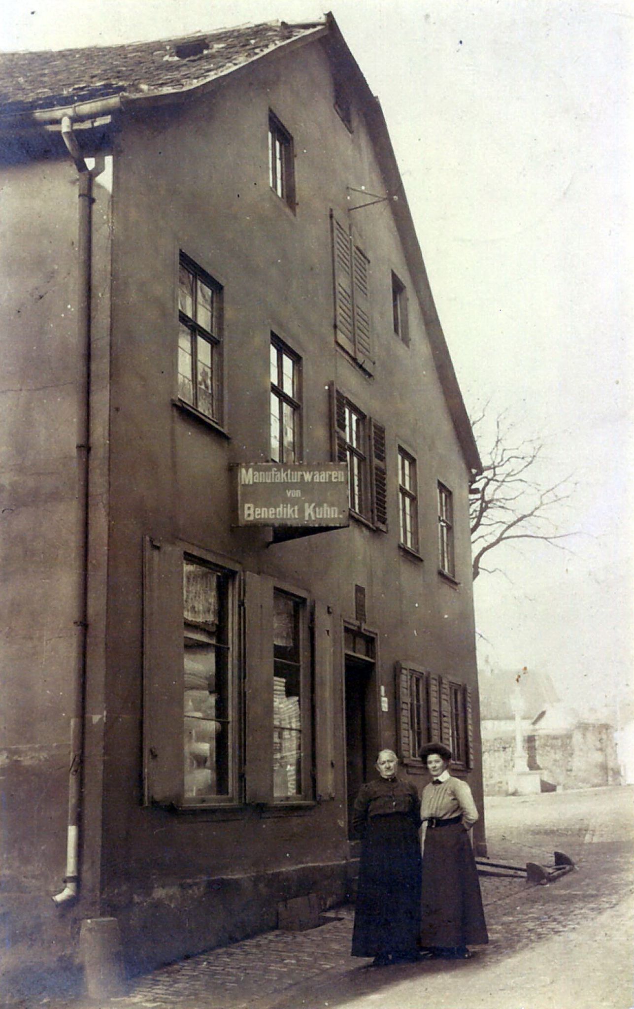 Dir Ostseite des Anwesens Franz Kuhn