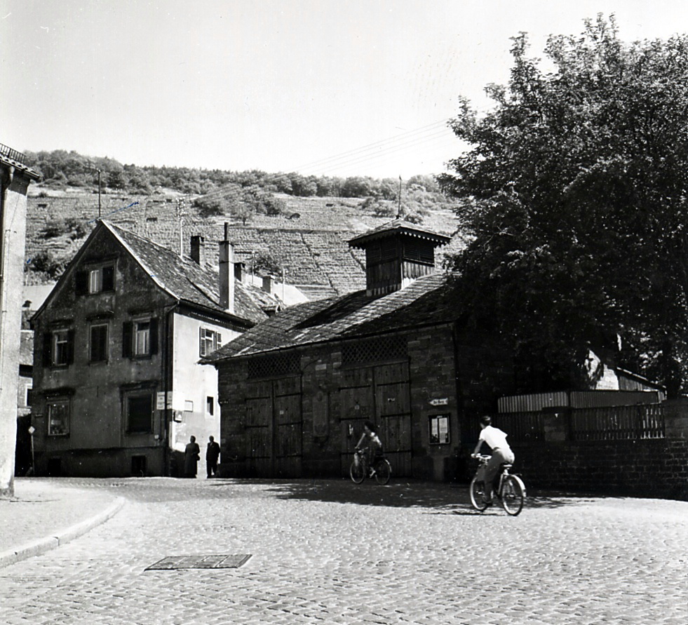 Der Marktplatz mit altem Feuerwehrhaus