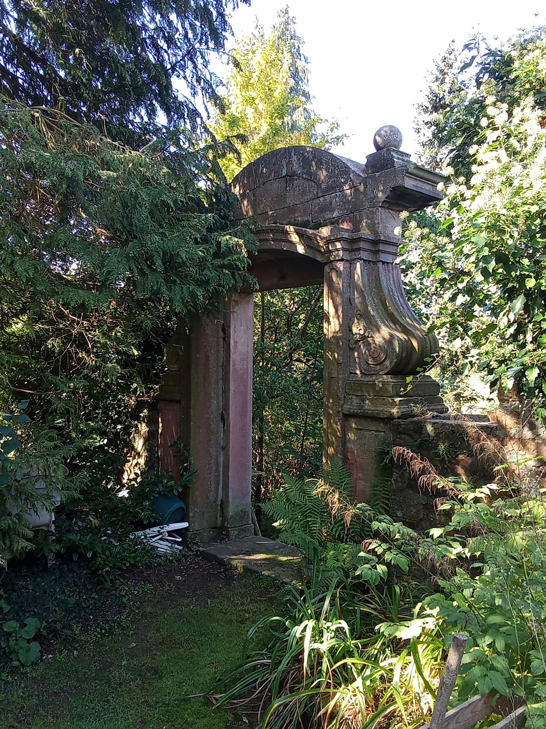 Rückseite des Eingangsportal des Schlossgartens