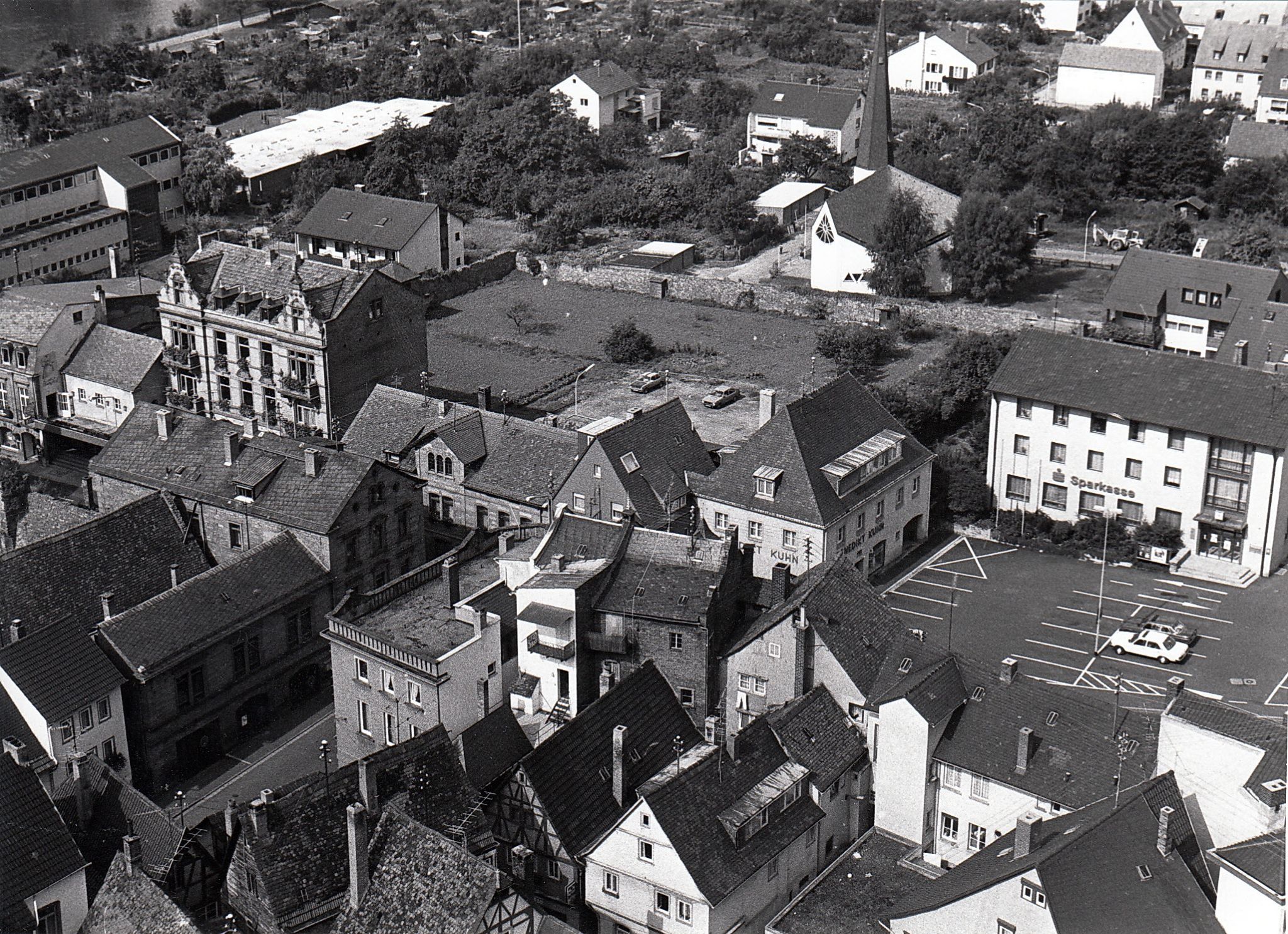 Blick von der Clingenburg in Richtung Rosengarten