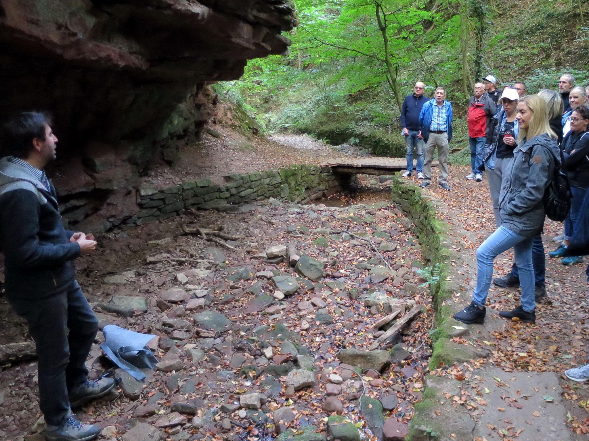 Geograph Dr. Jürgen Jung berichtet über die geologische Besonderheit der Schlucht