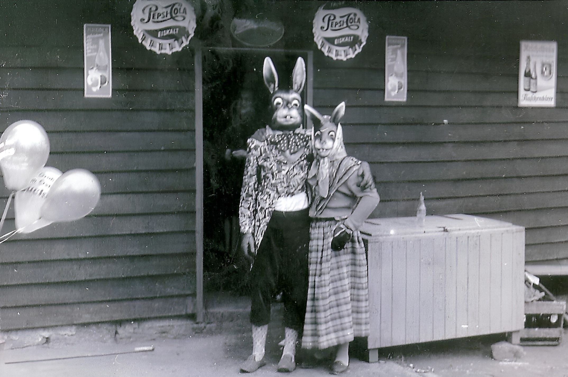 Osterhasen vor dem Zuckerhäuschen 1955