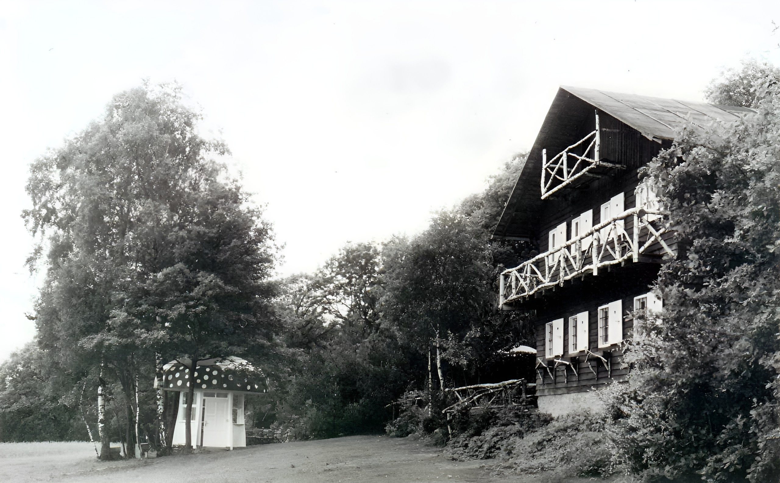Das Zuckerhäuschen mit Märchenpilz 1956