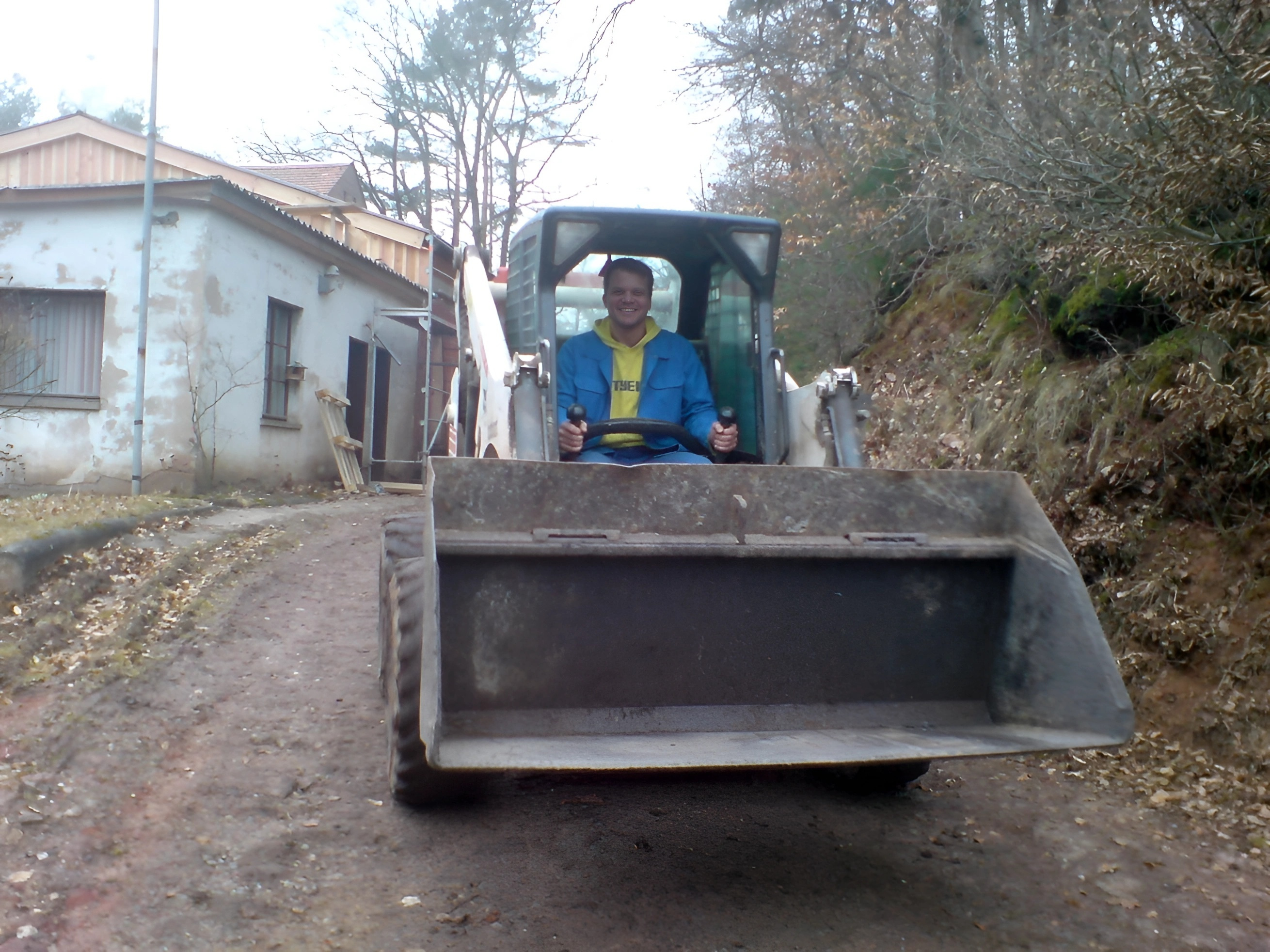 Abrissarbeiten an den Gebäuden des Tonbergwerks