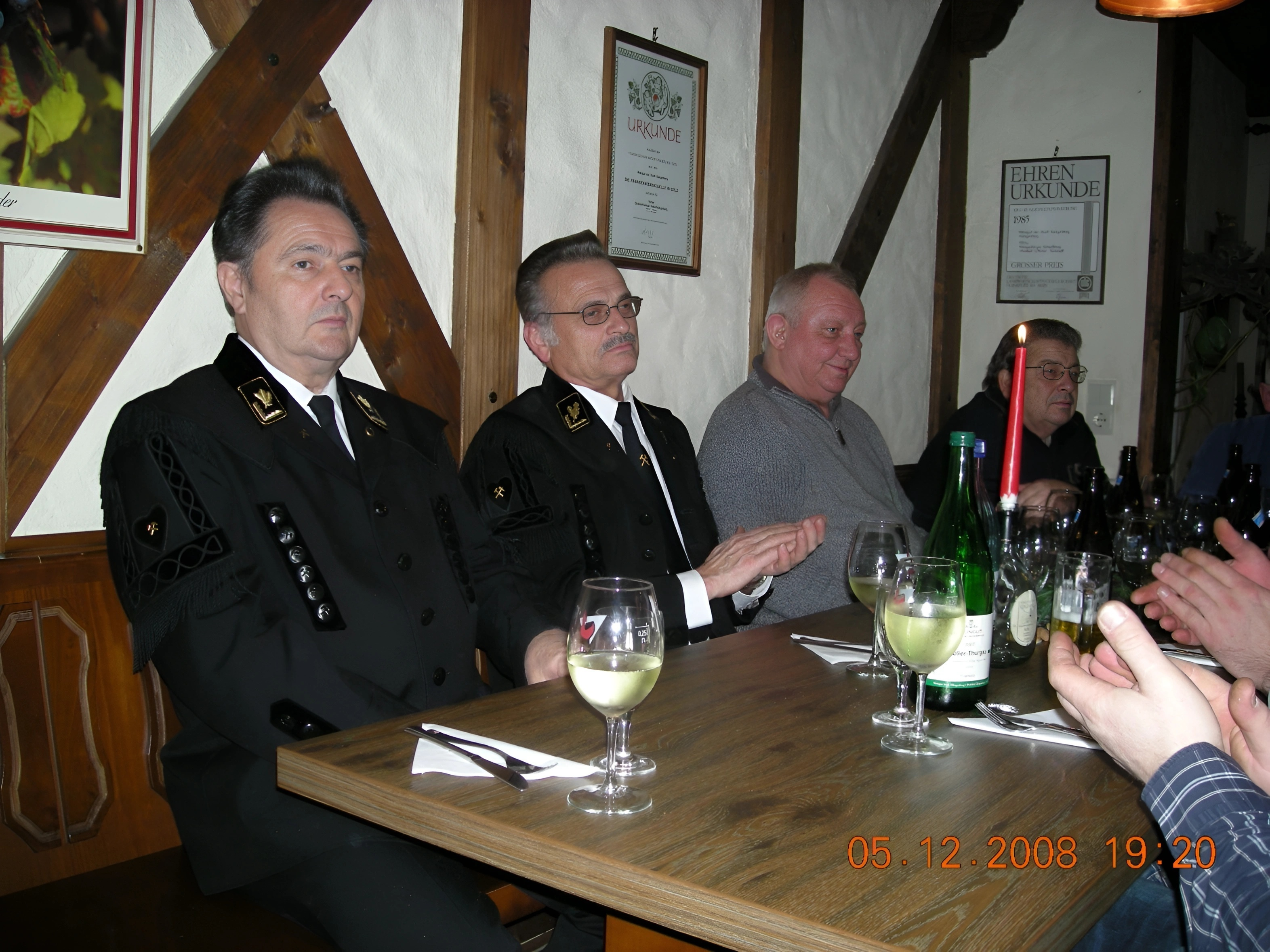 Während der Barbarafeier in der Ausschankstube des Weingutes