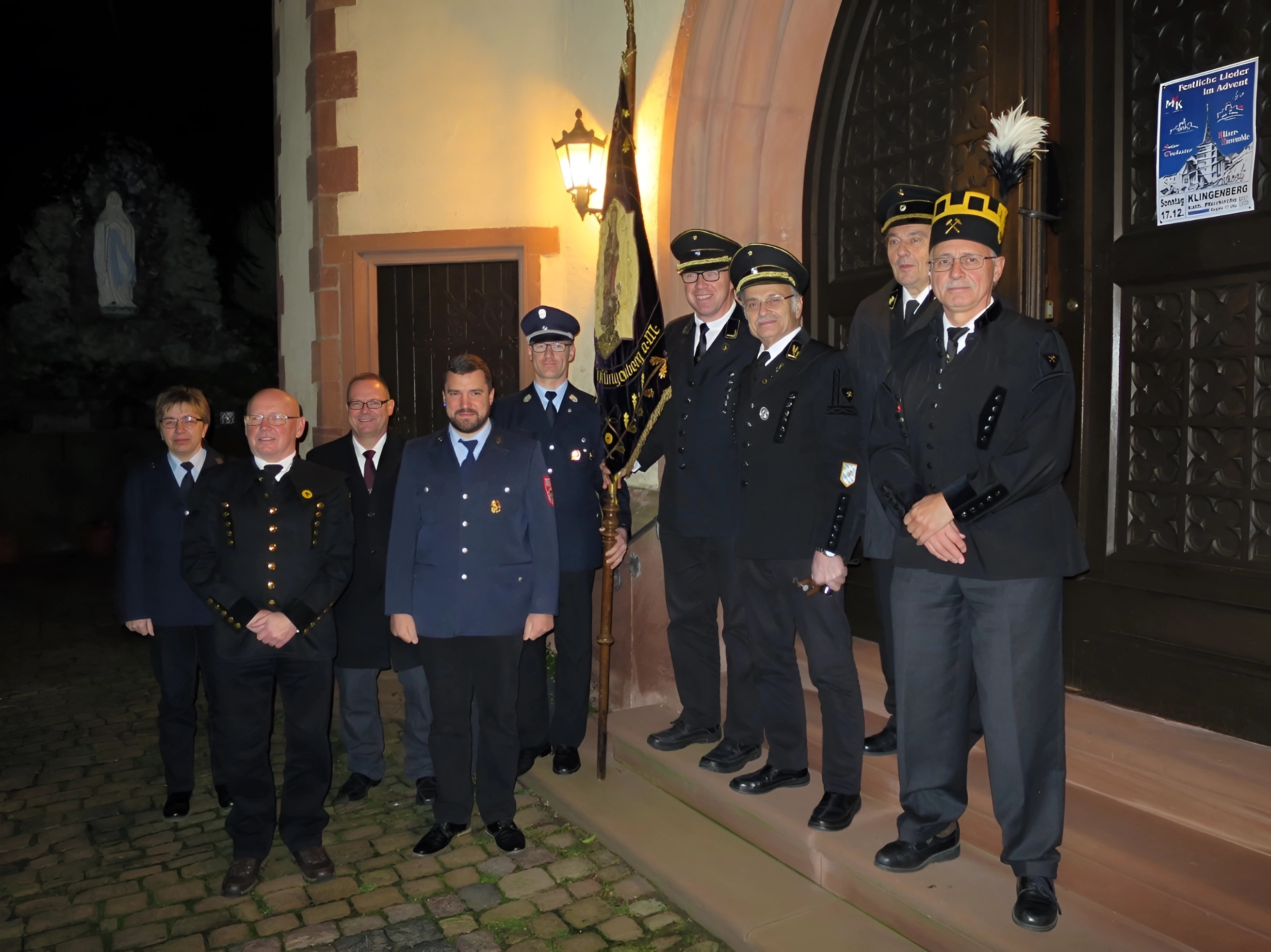 Gruppenfoto vor der Pfarrkirche St. Pankratius