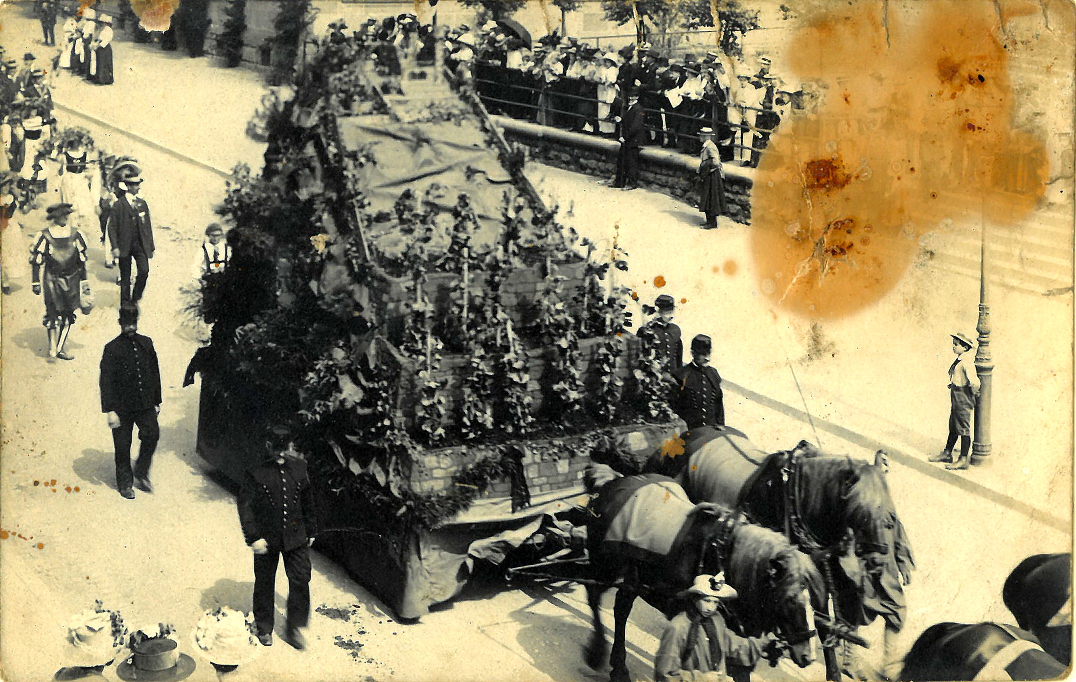 1927 210 Die Klingenberger Bergwerker beim Fetzug durch die Stadt Aschaffenburg 1927 Jahre