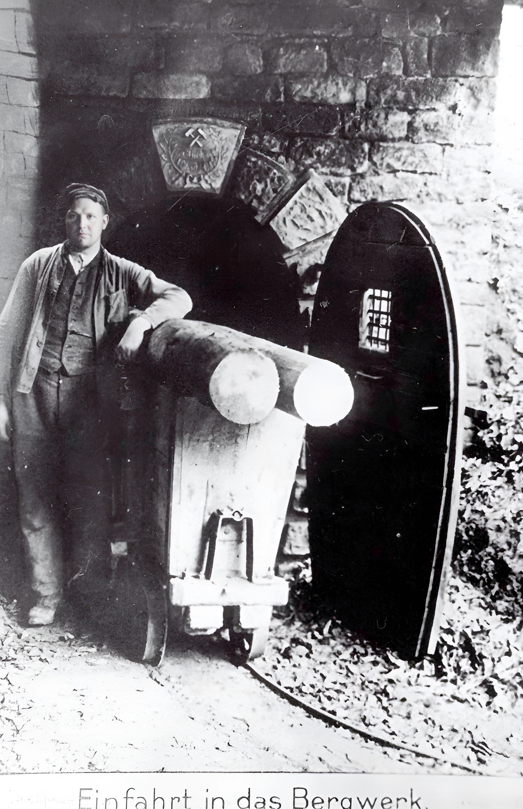 1929 120 Einfahrt ins Bergwerk altes Mundloch