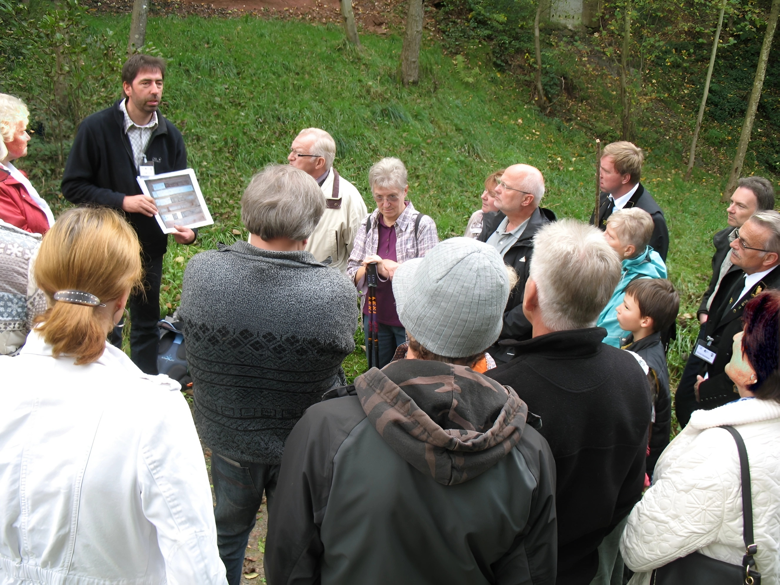 Dr. Jürgen Jung berichtete über die Geologie und die Entstehung des Tonvorkommens
