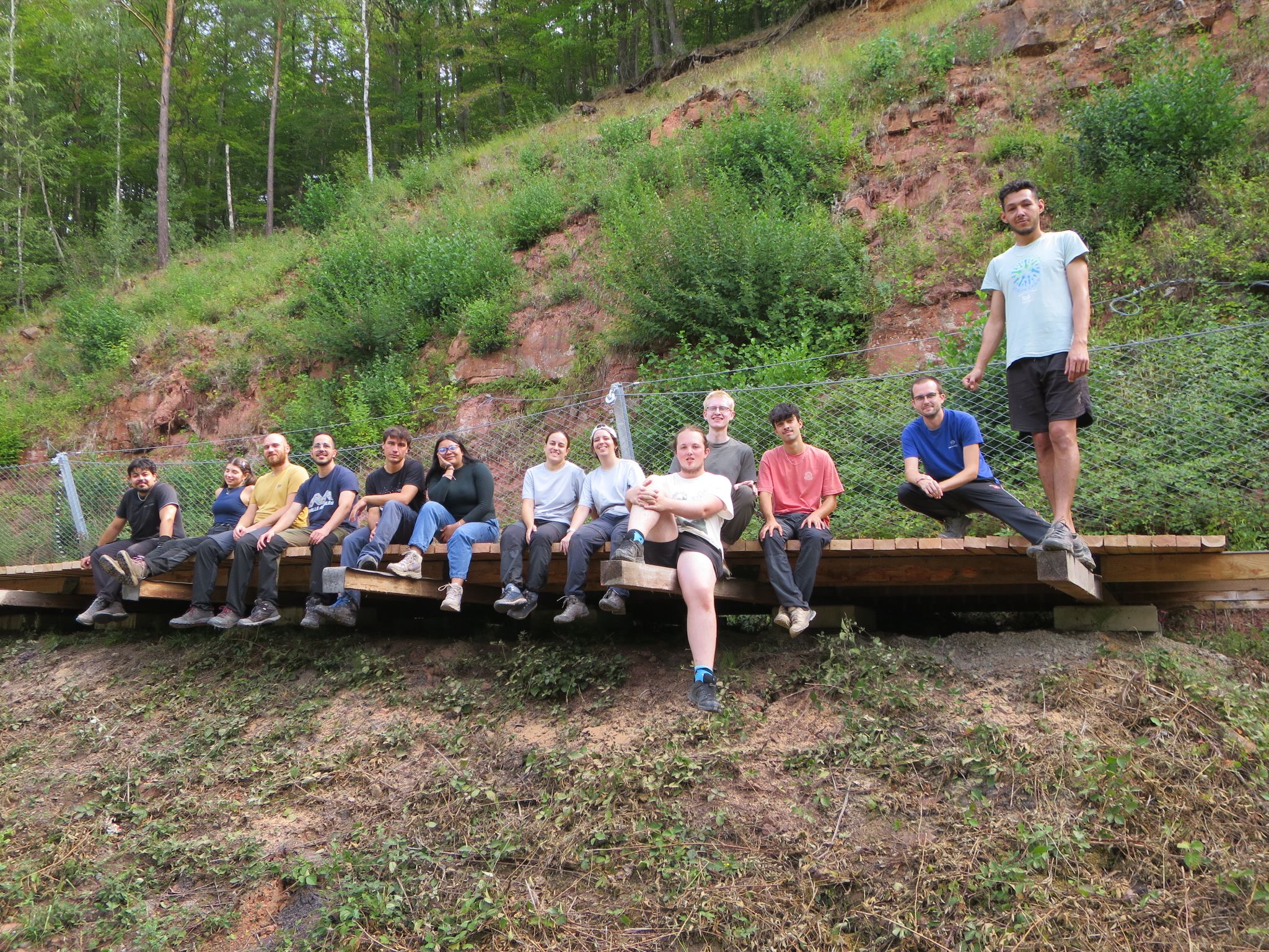 Gruppenfoto auf dem neuen Steg