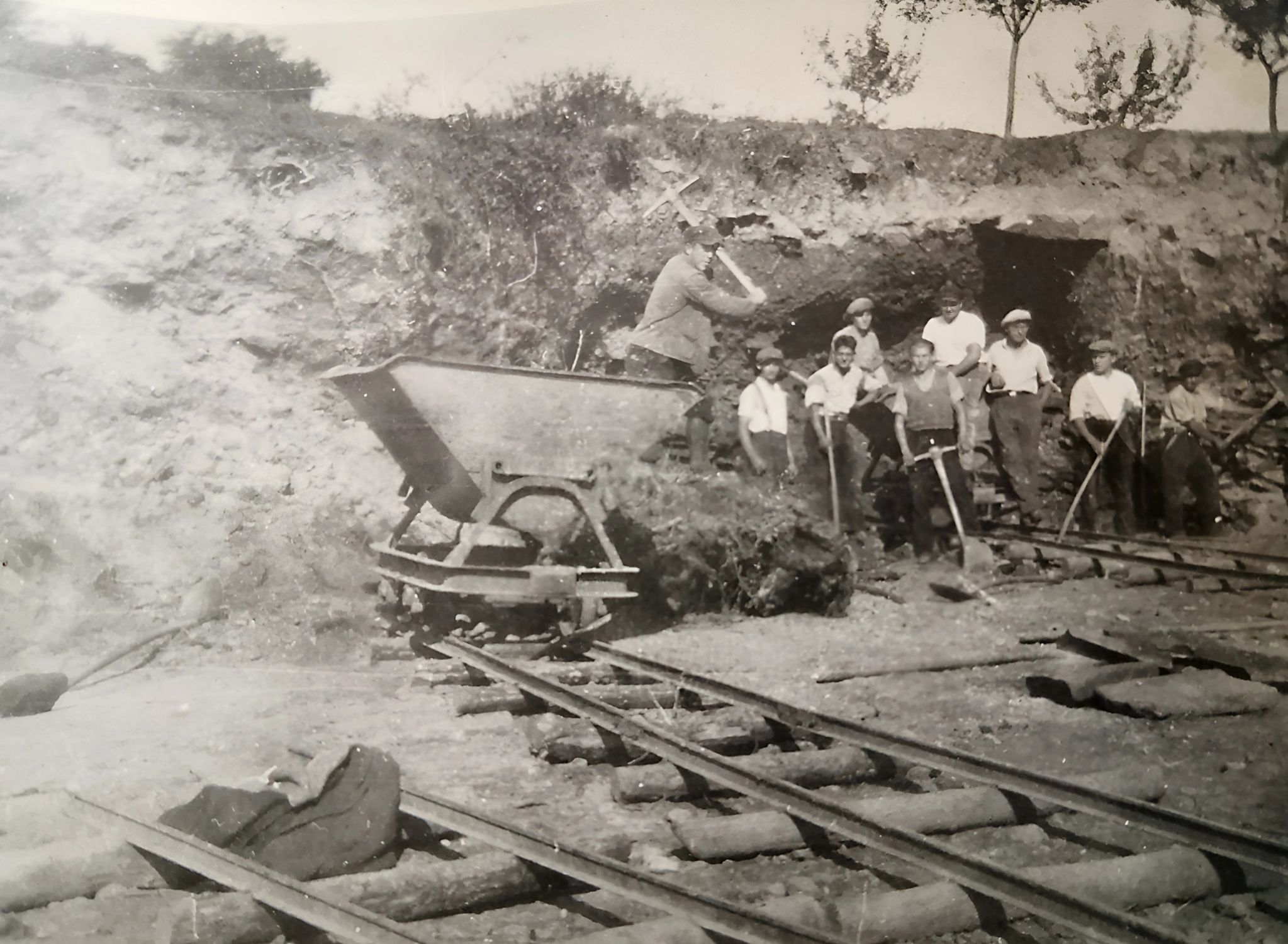 Sportplatzbau im Jahr 1932. Das Bild zeigt vermutlich die erfolglosen Arbeiten "Im Steinig"