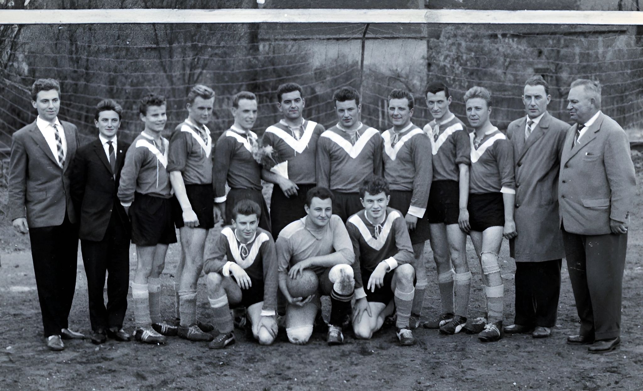 Mannschaftsfoto nach dem entscheidenden Spiel in Eschau 1:1