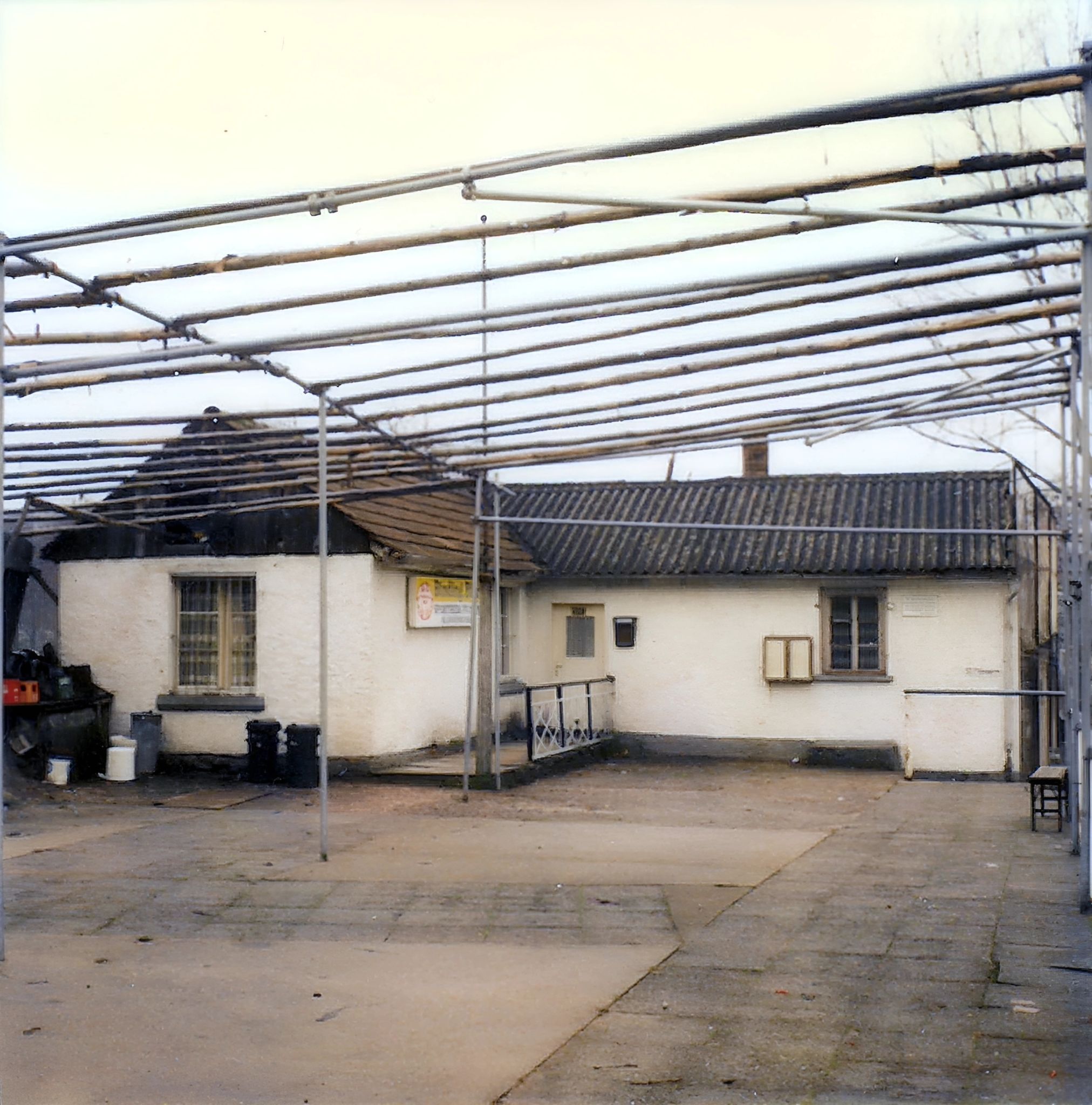 Das alte Sportheim seinem Abriss am 25.02.1982