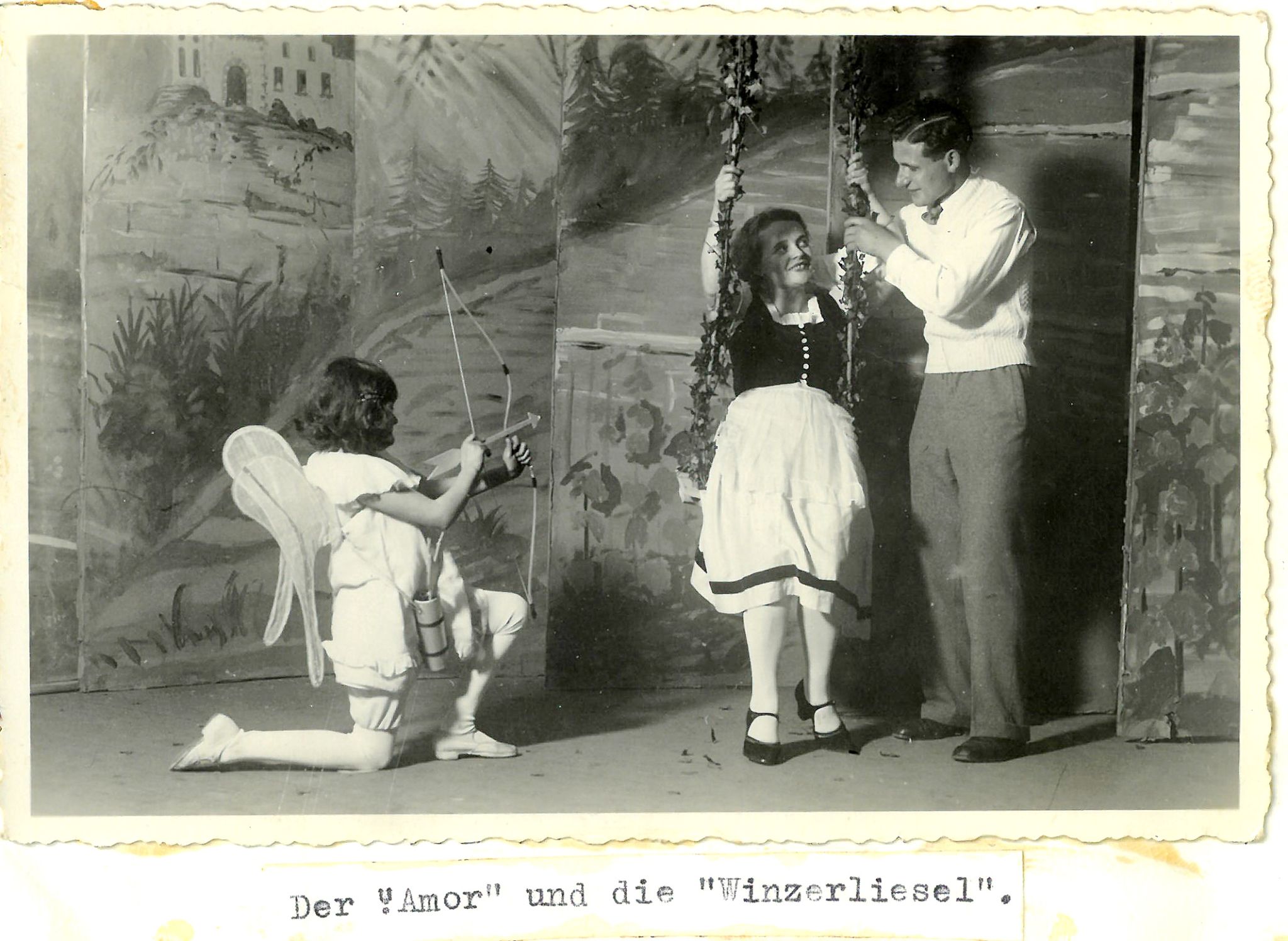 Szenenbild aus dem Theaterabend des Gesangvereins im Saalbau 1935