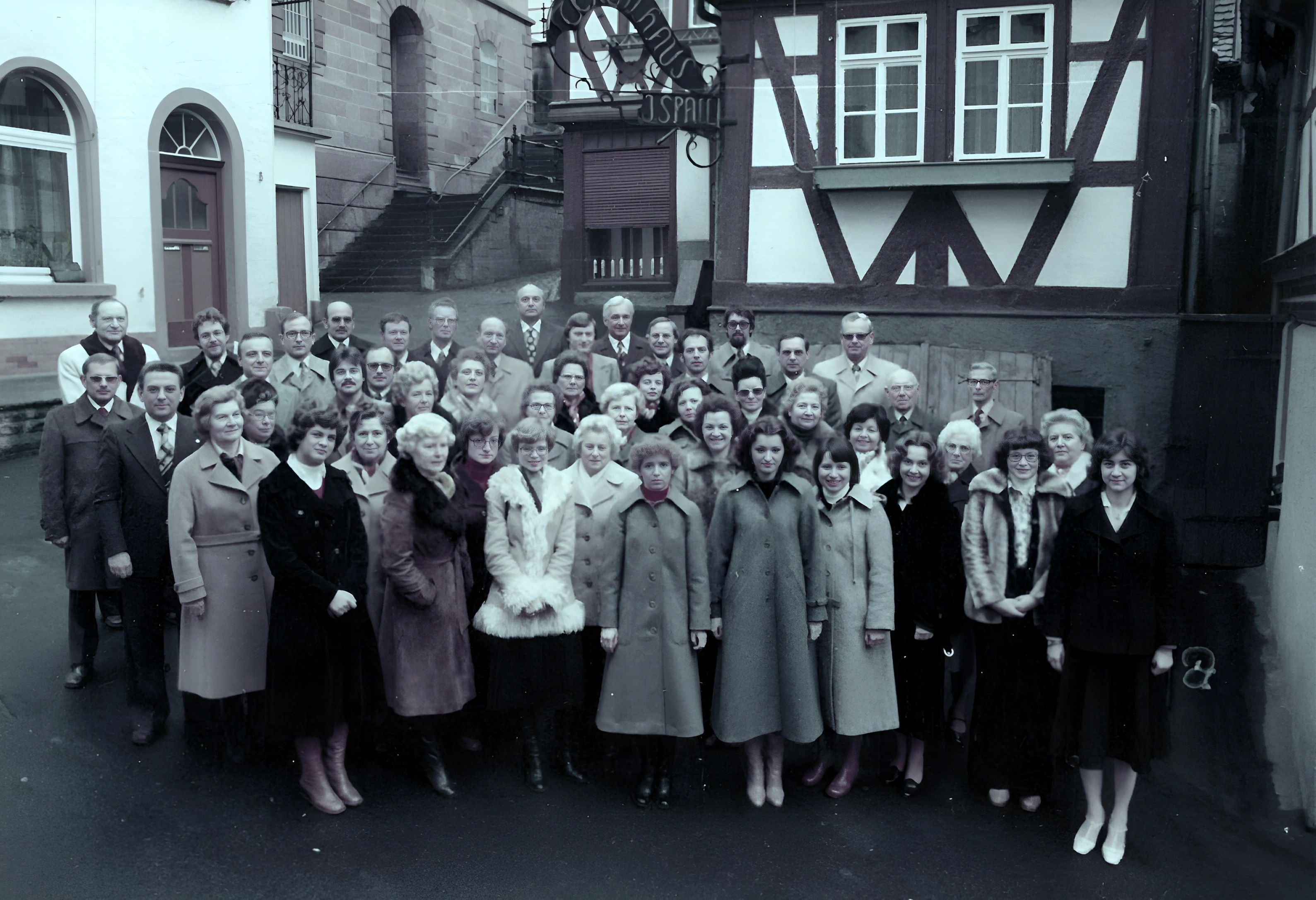 Gruppenfoto des gemischten Chores in der Kirchenstraße 1978