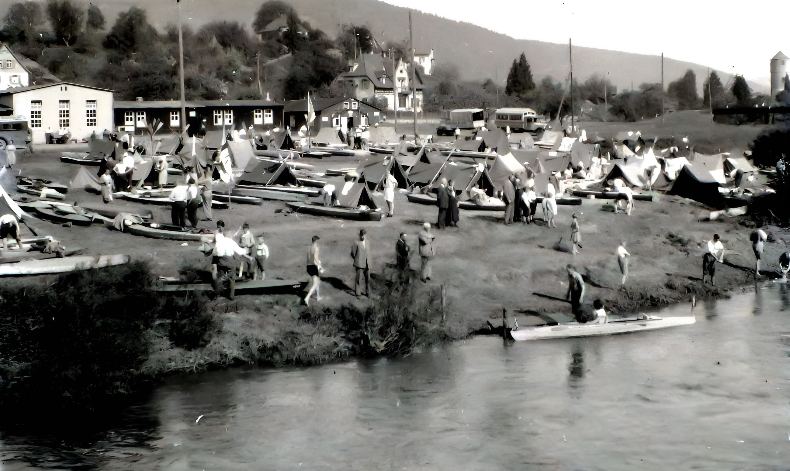 Raststation bei einer Wanderfahrt des Kanuclubs