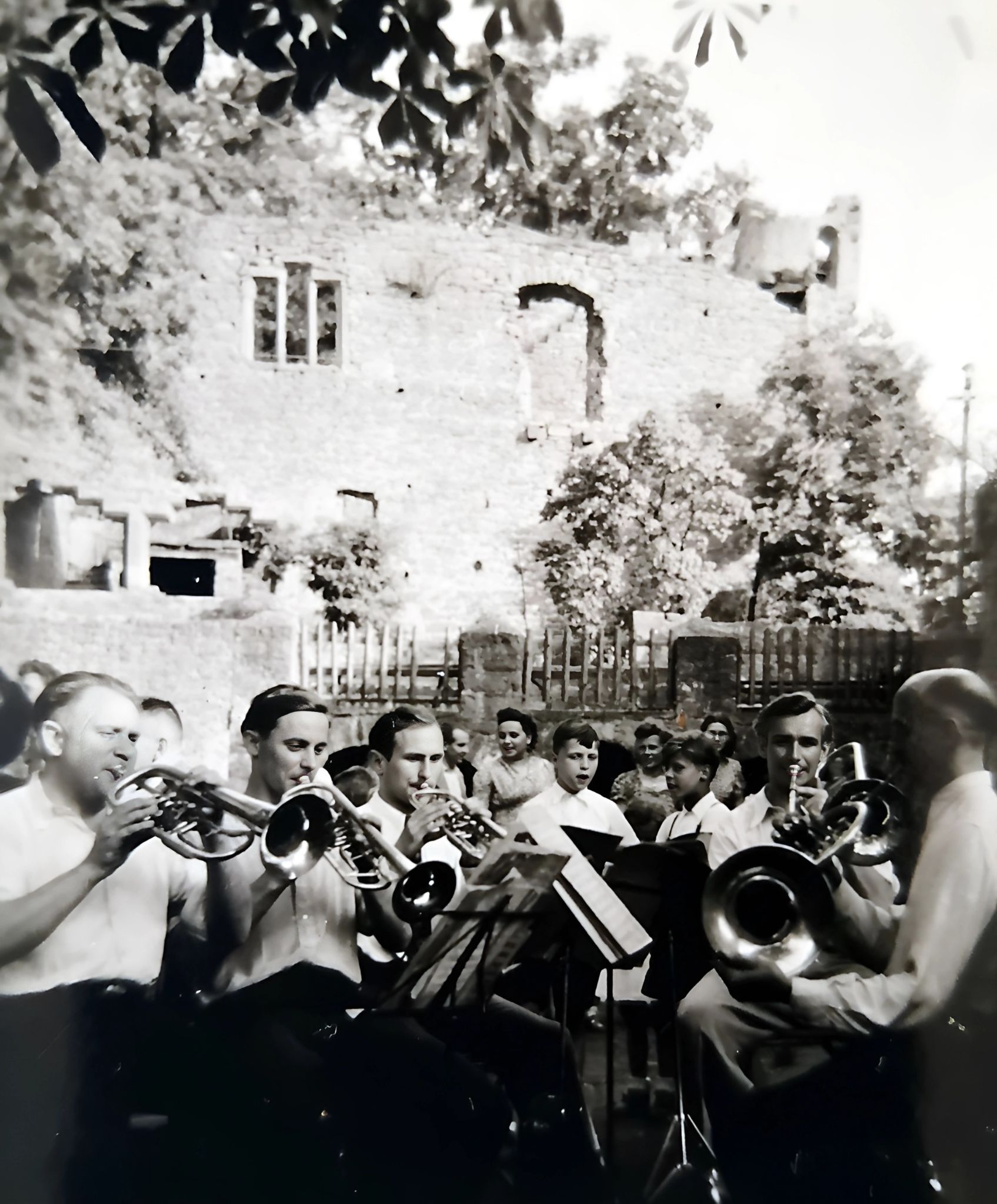 Der Musikverein Klingenberg auf der Clingenburg in den 1950er Jahren