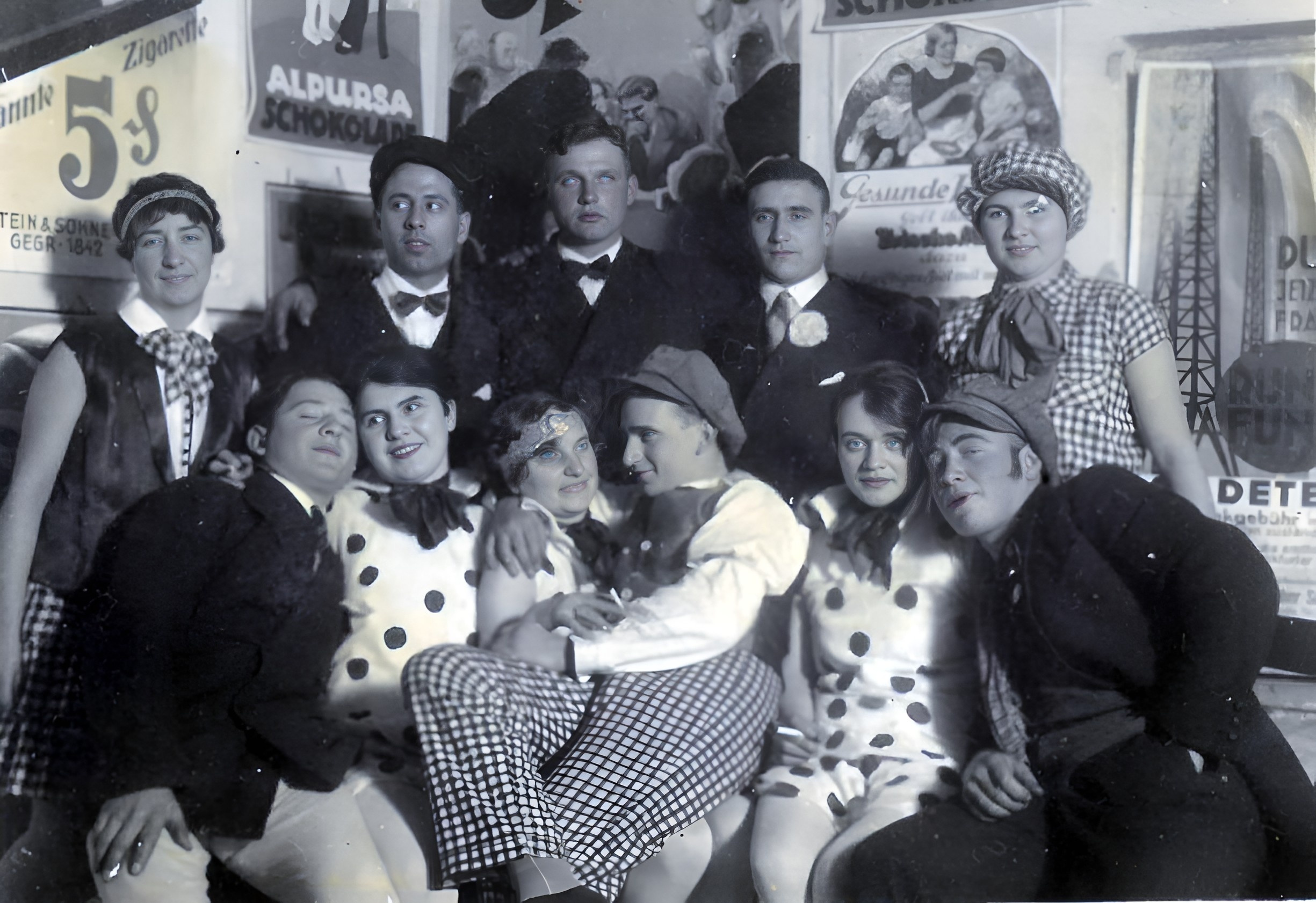 Gruppenfoto Turnerball im Saalbau der Brauerei Schmitt 1928