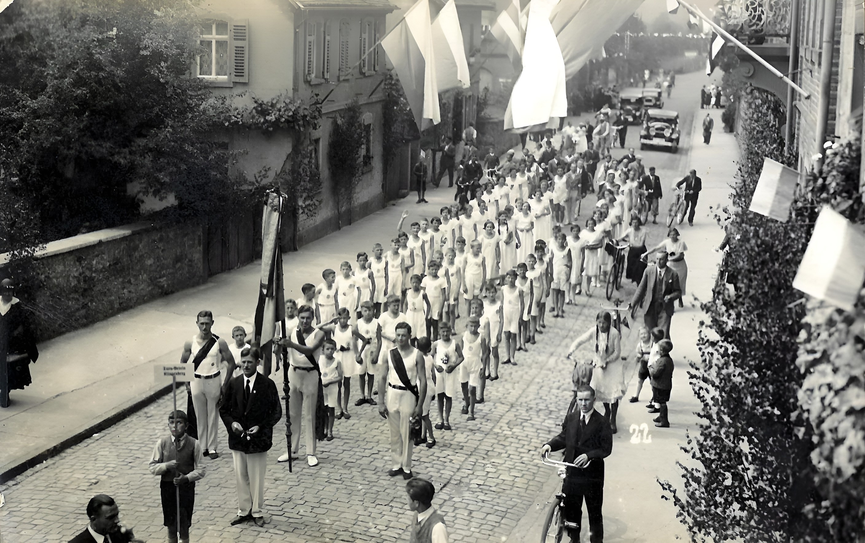 Festzug durch die Ludwigstraße zum Gauturnfest 1933