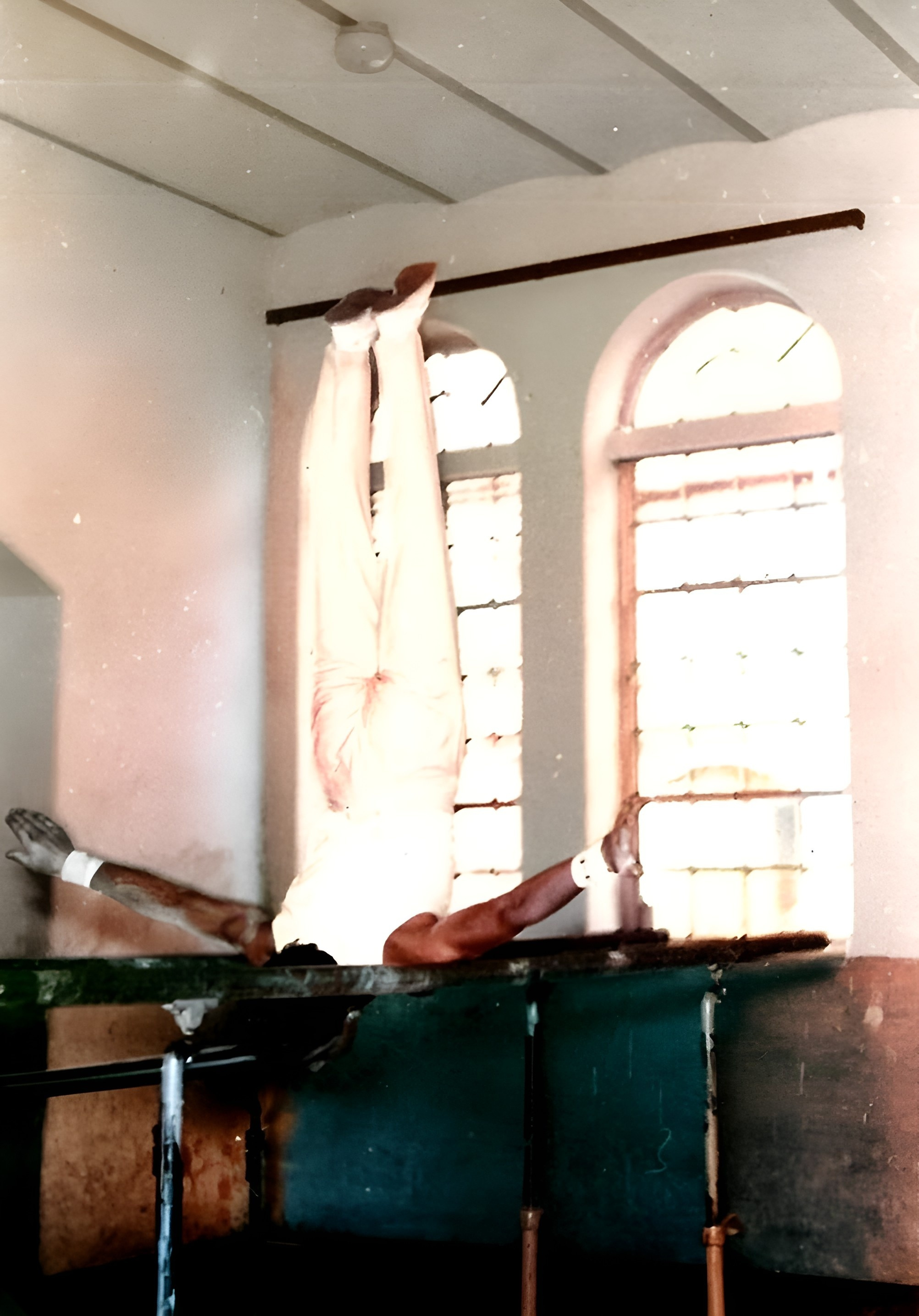 Werner Mallad am Reck in der Turnhalle ehem. E-Werk 1955