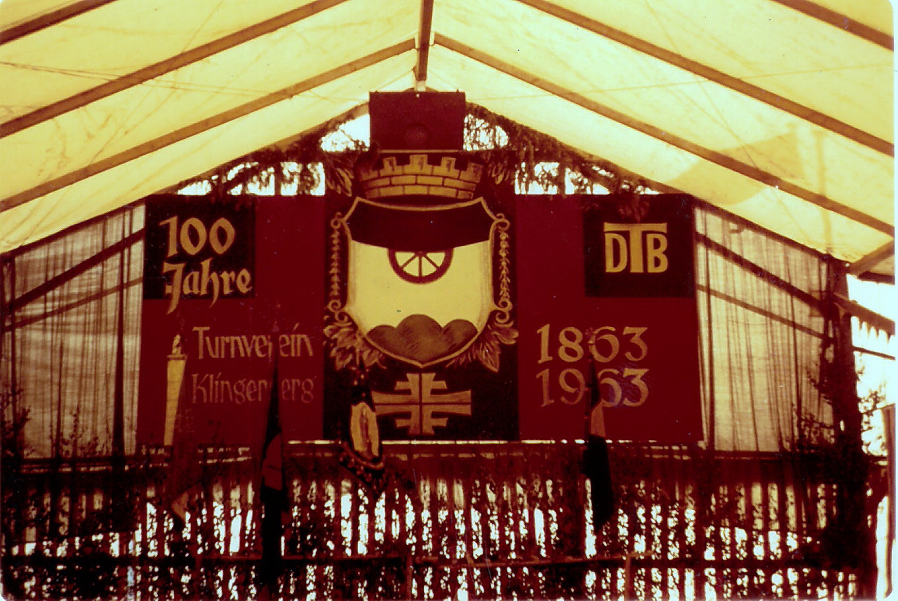Die Festzeltbühne zum 100-jährigen Jubiläum 1963