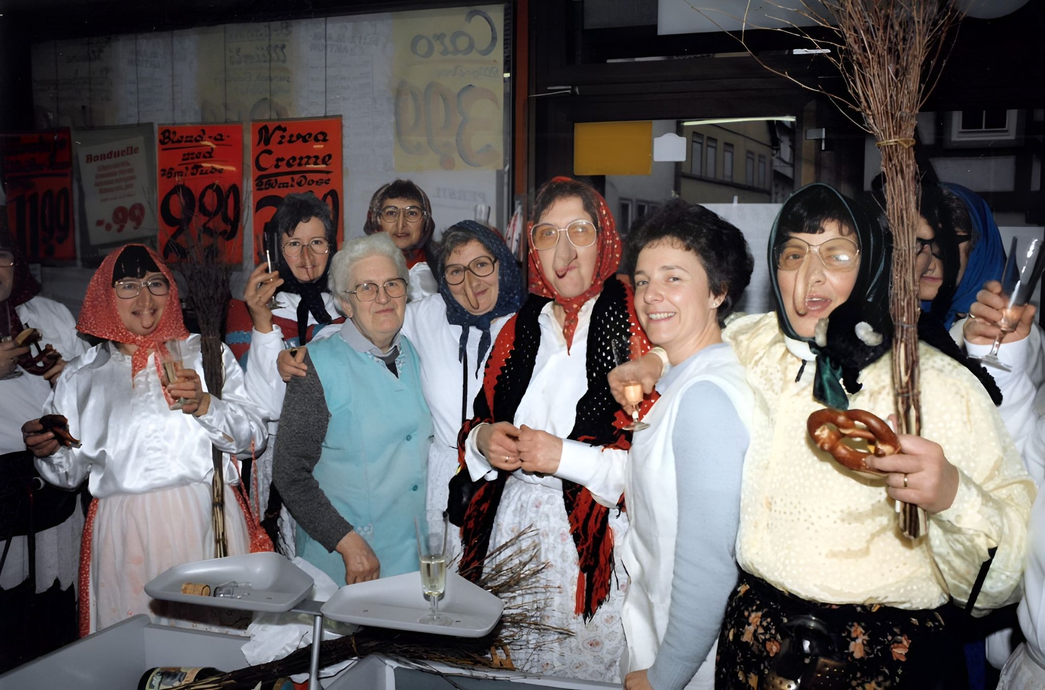 Fasching vor der EDEKA