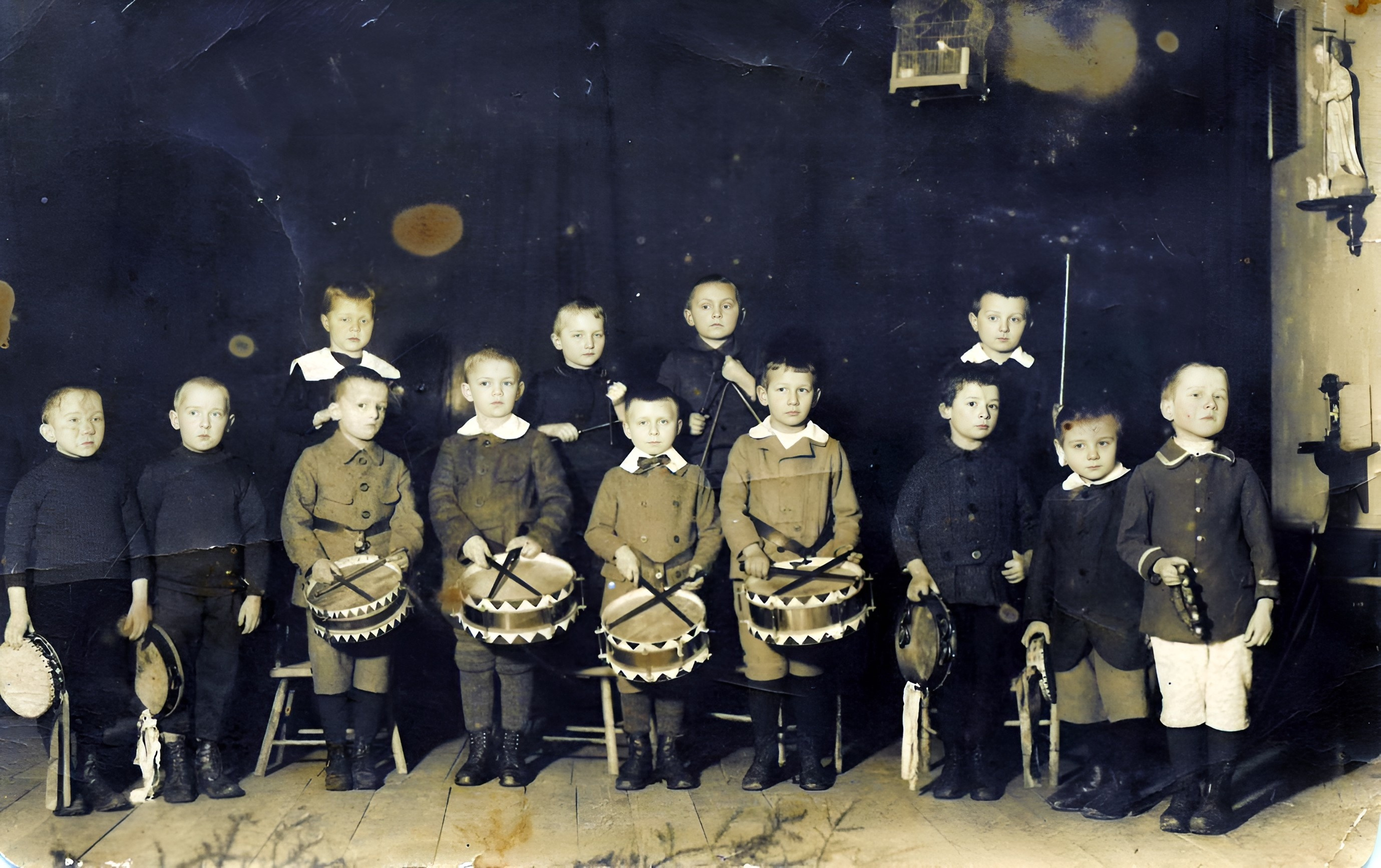 Trommelkinder (um 1920)