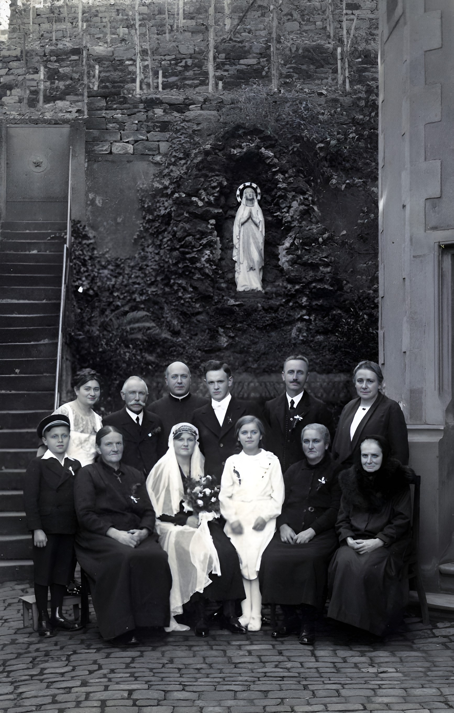 Gruppenfoto an der Pfarrkirche St. Pankratius
