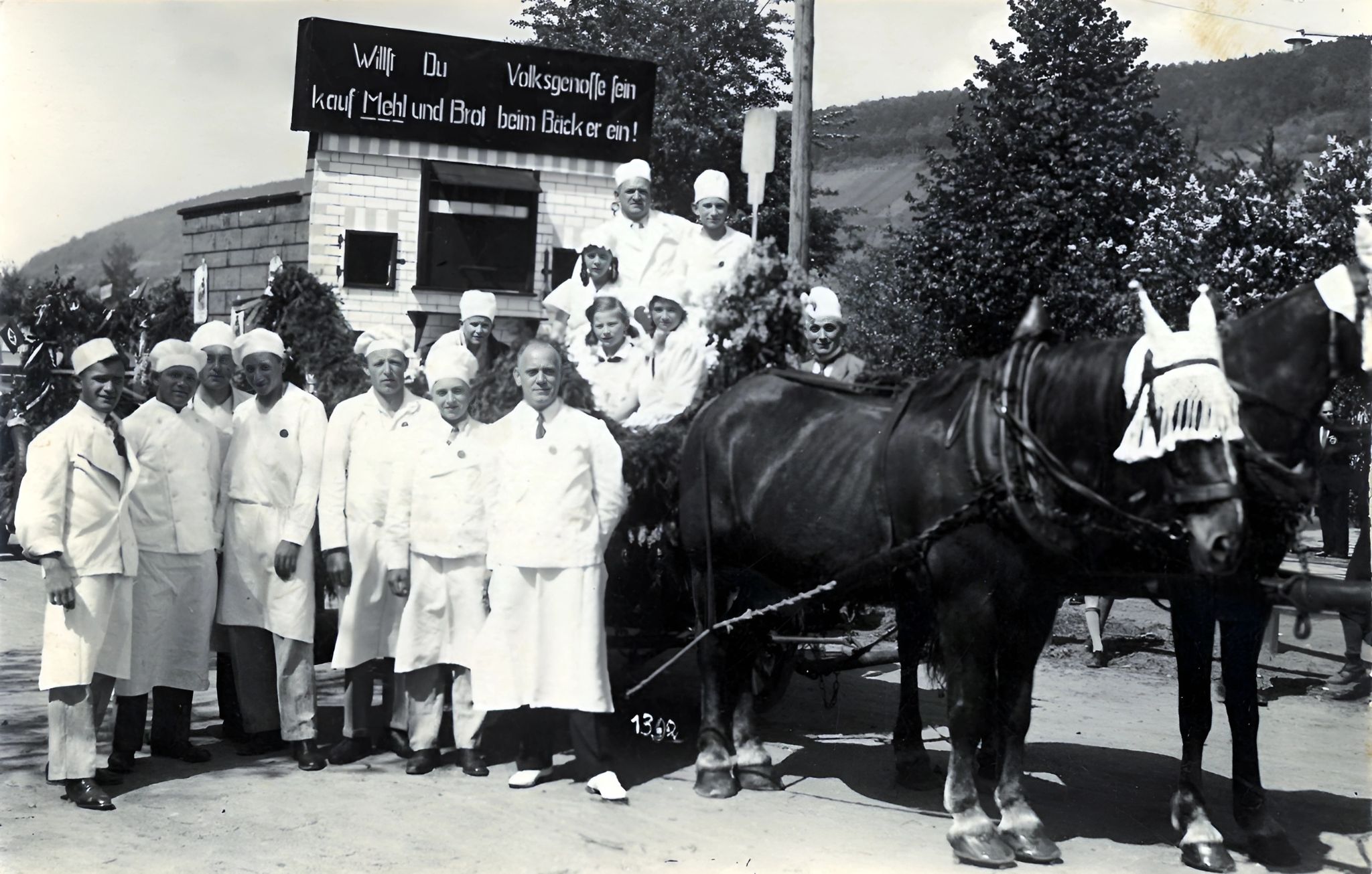 Gruppenfoto der Bäckerei Schmitt 1936