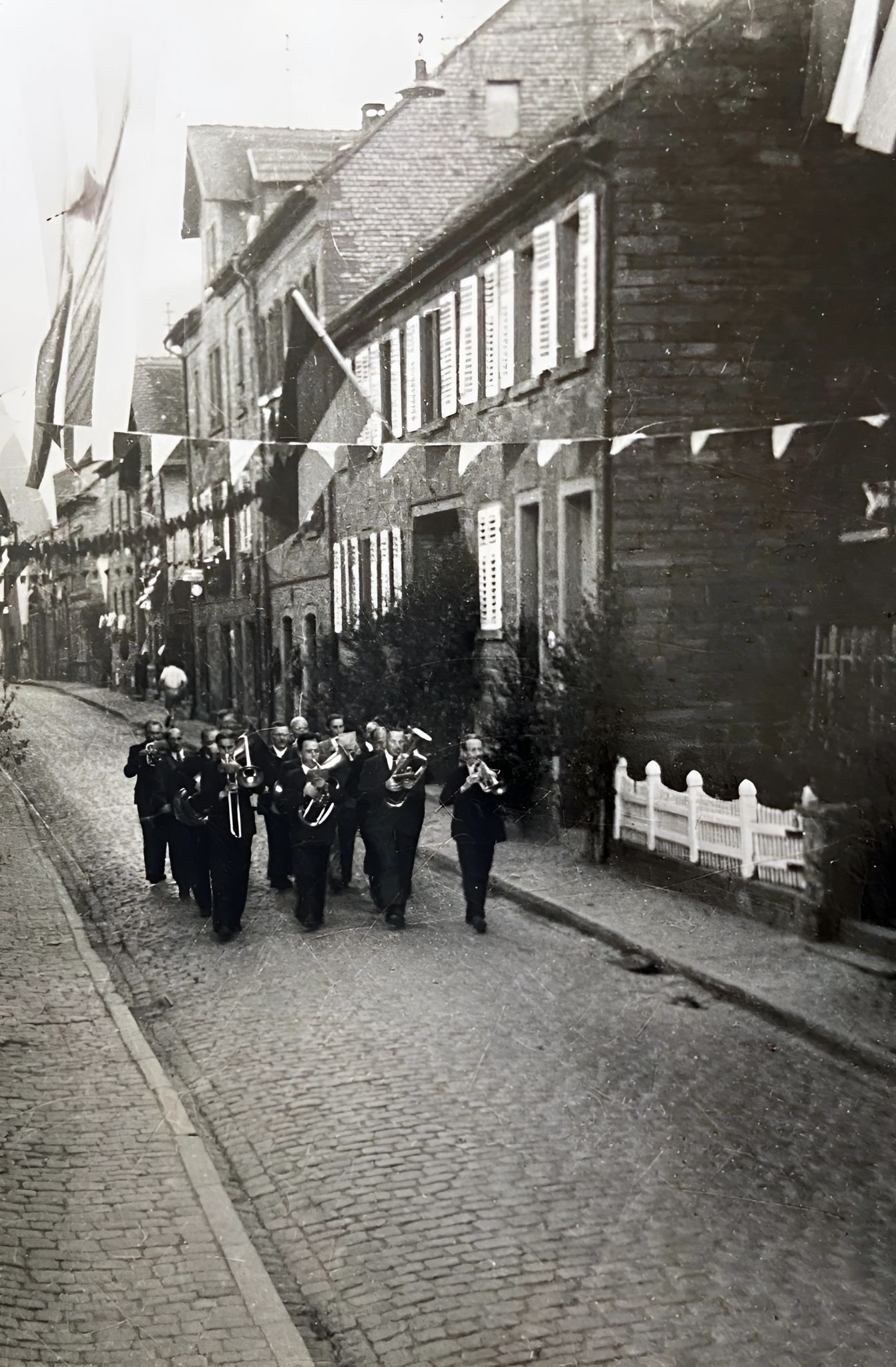 1943 100 der Musikverein vor der Wilhelmstr 43 Max Nickles