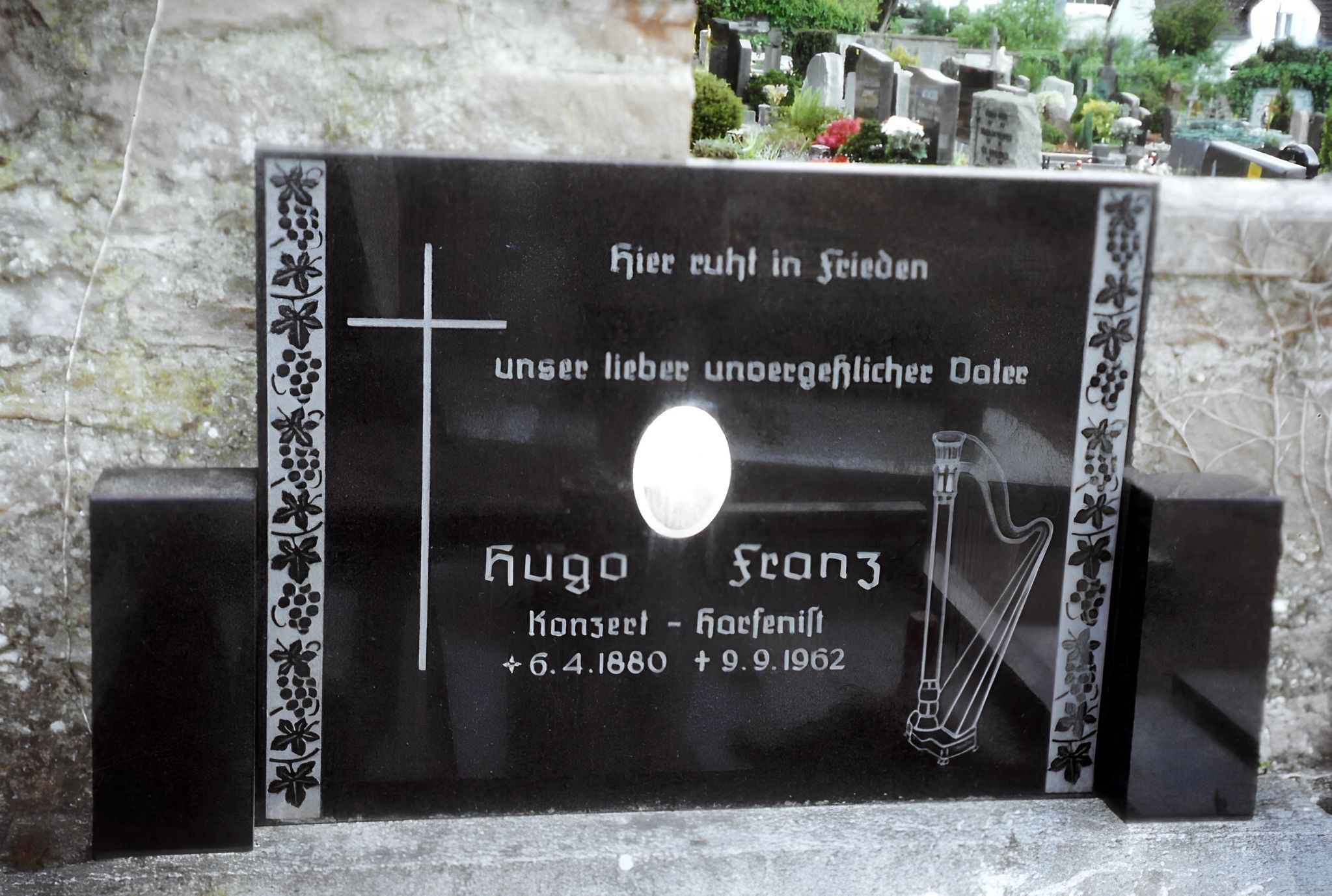 Grabstein von Hugo Franz