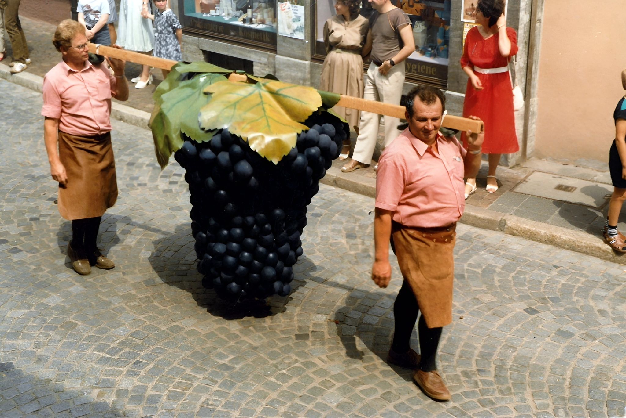 Die "Traube" durfte bei Festzügen nicht fehlen!