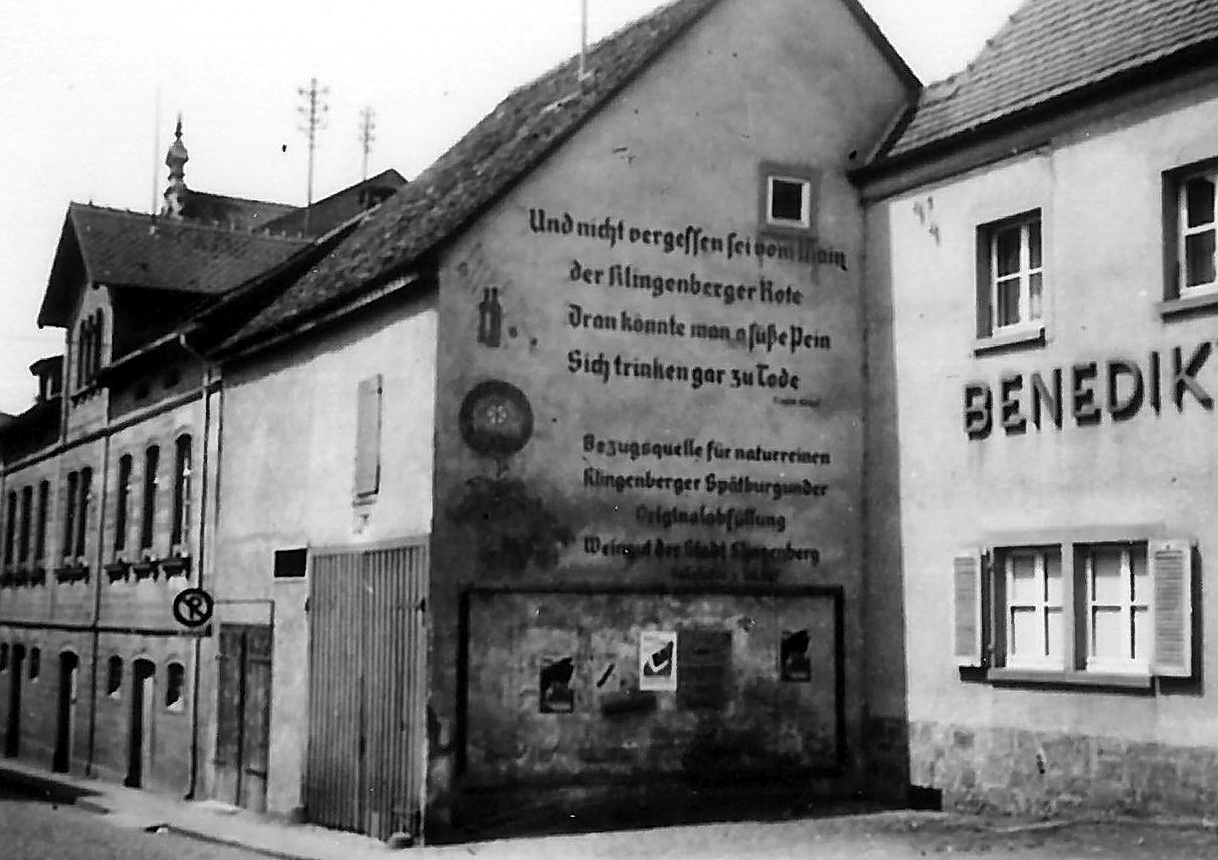 Werbeinschrift auf der Rathausstraße 13